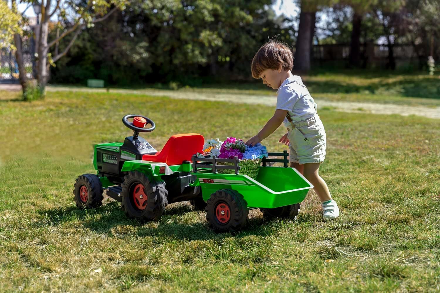 Tractor Eléctrico Infantil Basic 6V – Vehículo a Batería para Niños 1 Año 2 Años 3 Años con Remolque - Pedal Acelerador - 3 km/h – INJUSA