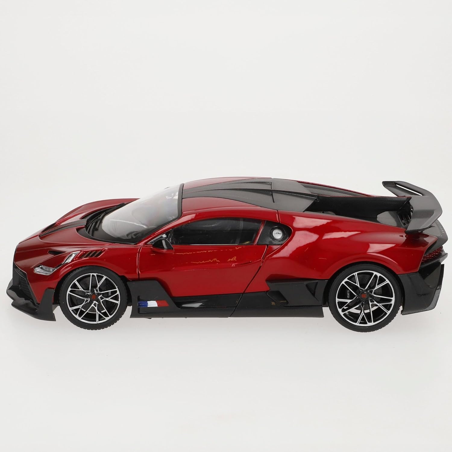 Bburago 18-11045R Bugatti Divo 1:18 Scale Model car, red
