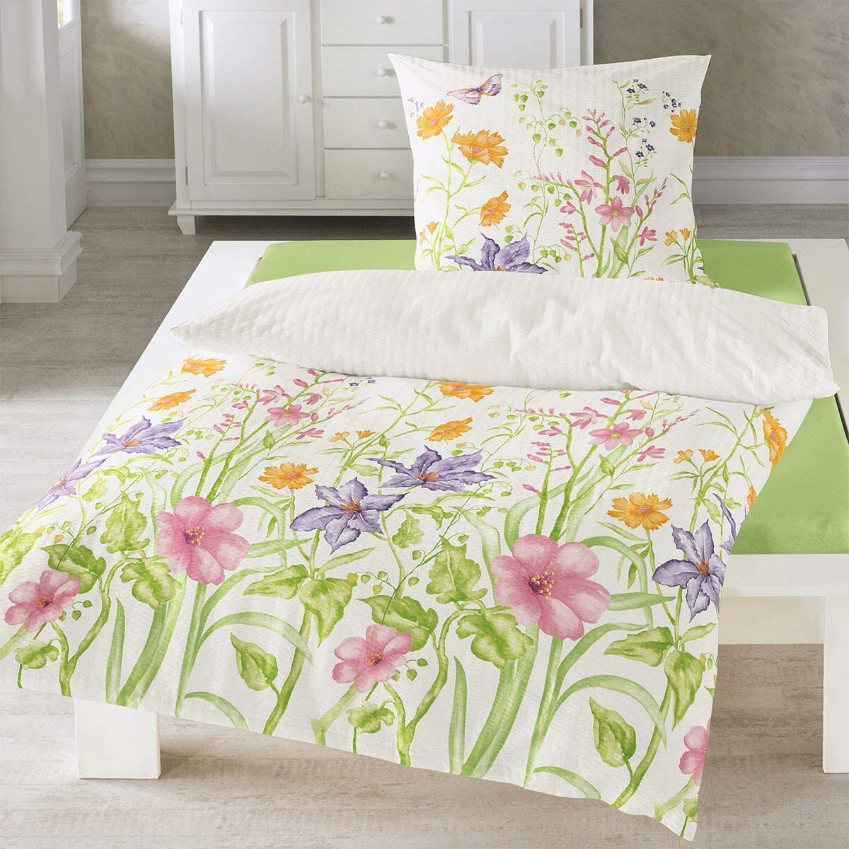 Traumschlaf Seersucker Bettwäsche Blumenwiese - luftige Sommerbettwäsche aus Baumwolle mit farbenfrohem Blumenmuster - 135x200 cm + 80x80 cm