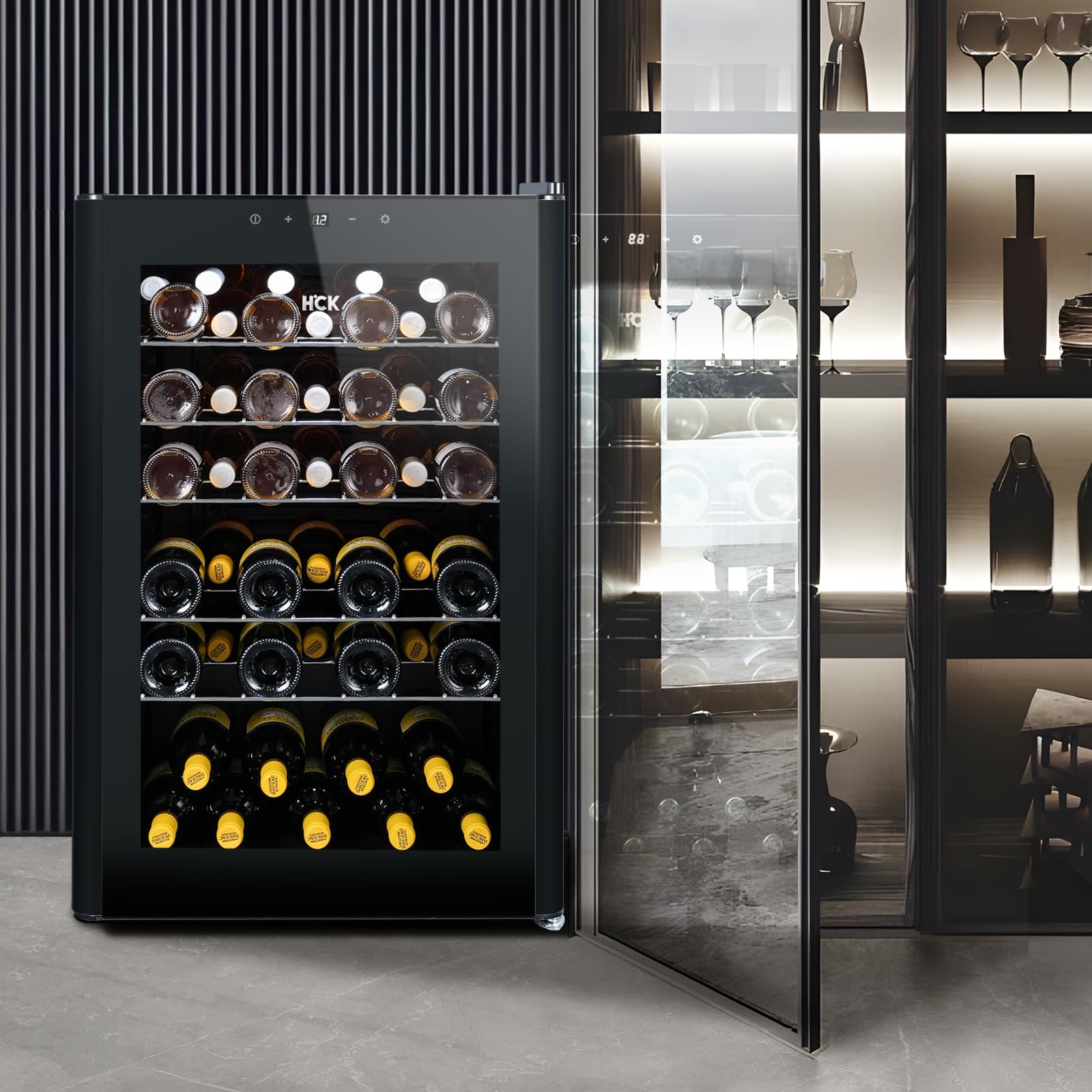 HCK Vinoteca, Nevera para Vinos 1 Zona de Refrigeración, 48 Botellas, 115 L, 4-22°C, Pequeña Nevera de 85 cm de Altura Con Panel Táctil, Silenciosa con Puerta de Vidrio, Negro