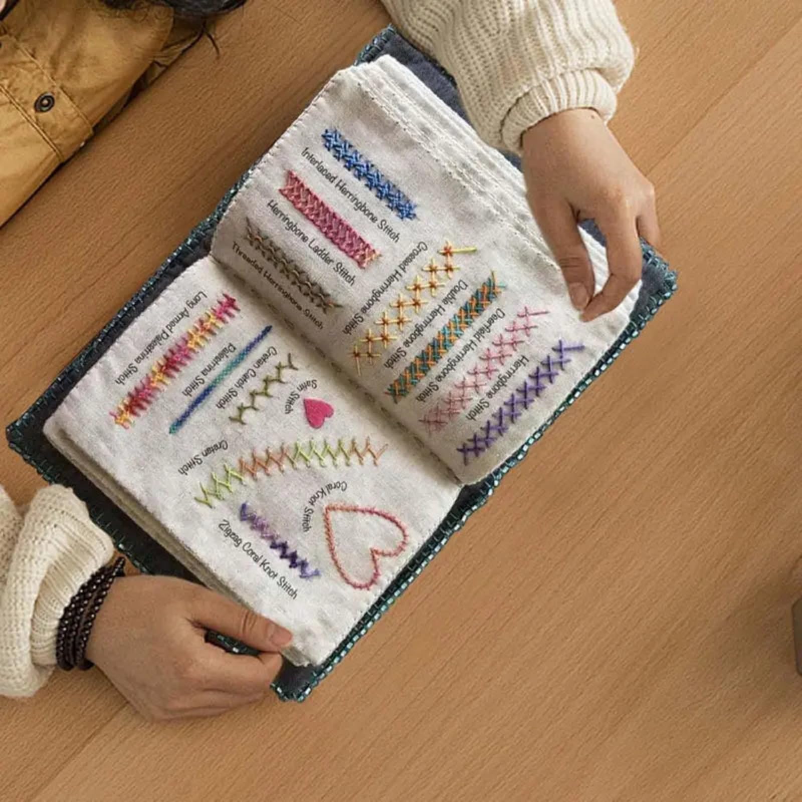 handstille The Little Stitch Library Von den ersten Stichen bis zu eigenen Kreationen，Stickbuch für Anfänger | DIY-Stickbuch-Set mit 86 verschiedenen Stichen und einer Vielzahl von Mustern