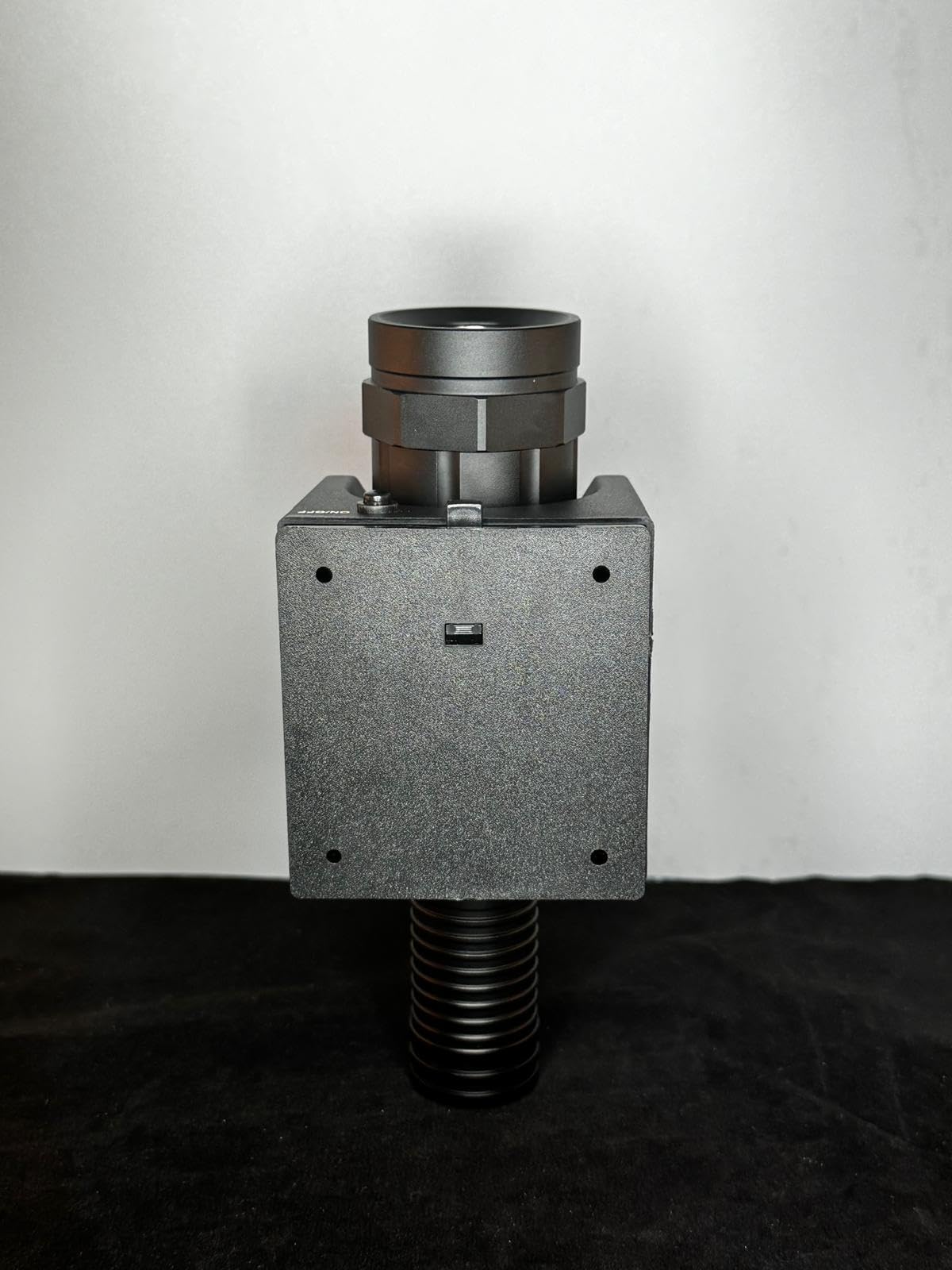 Vortex TM604 Supporto da parete LED di emergenza ad alta potenza, 1800 lumen, 7/24 standby, funzione tattica, torcia di sicurezza per auto e casa.
