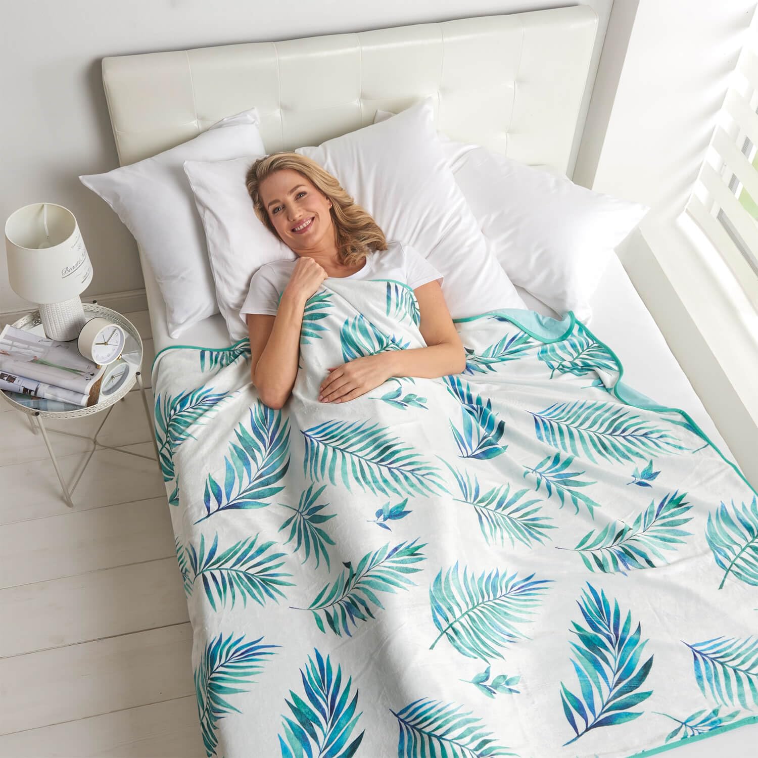 Coopers Of Stortford White - Printed Cooling Blanket For Better Sleep - Ice Cool Fibres That Lower Skin Temperature - Soft Fleece Machine Washable
