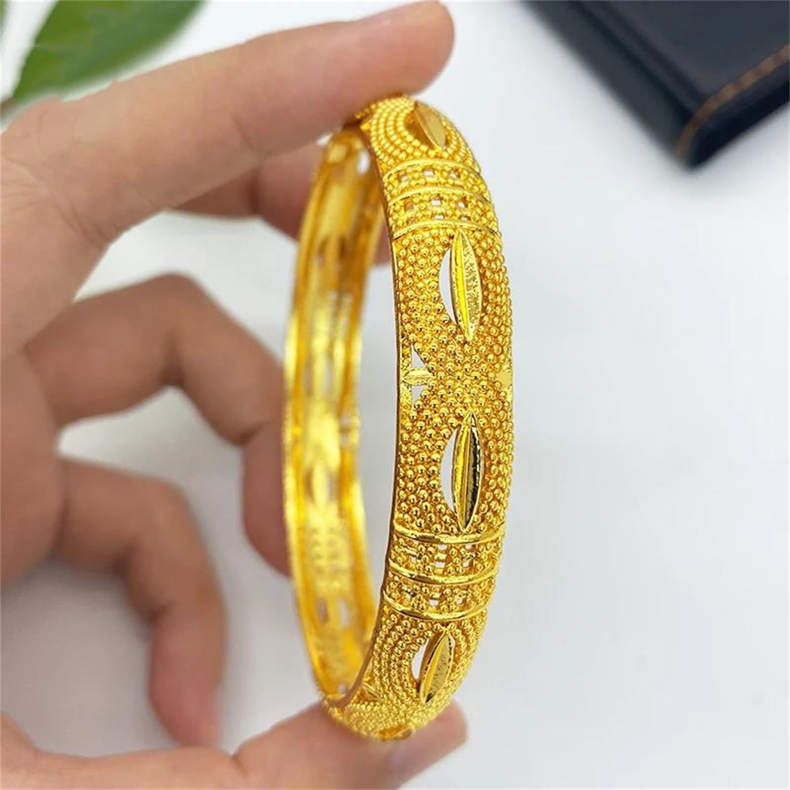 YDYDTTKD Brazalete de Lujo de Color Dorado de 24K para Mujer, Pulsera Redonda con dijes Nupciales, joyería de Moda de Estilo Bohemio para Celebraciones de Boda