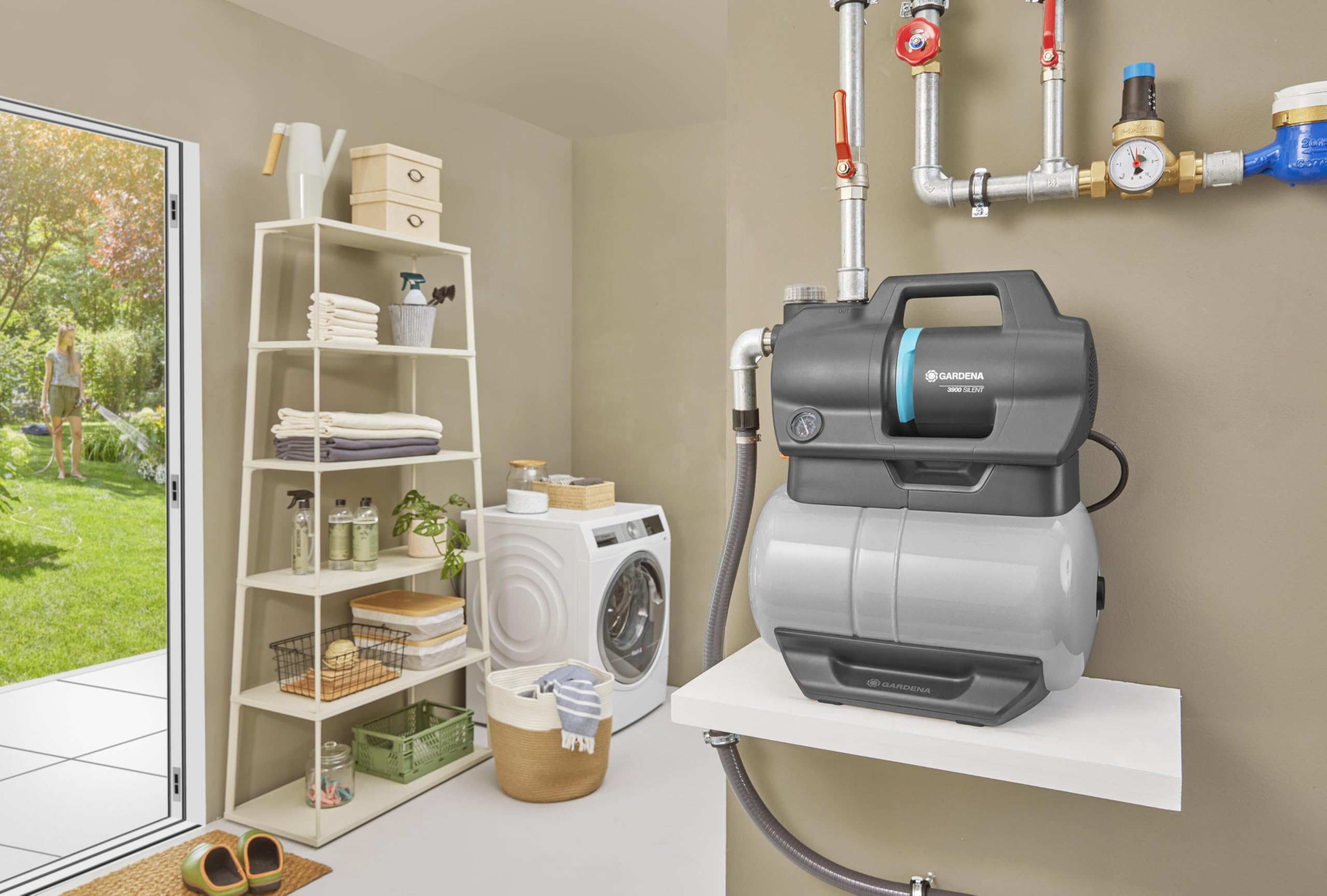 Gardena Autoclave 3900 Silent: pompa con serbatoio d’acqua di 21 l e filtro integrato, portata 3900 l/h, pressione 4,3 bar, silenziosa, esente da manutenzione (9066-20)