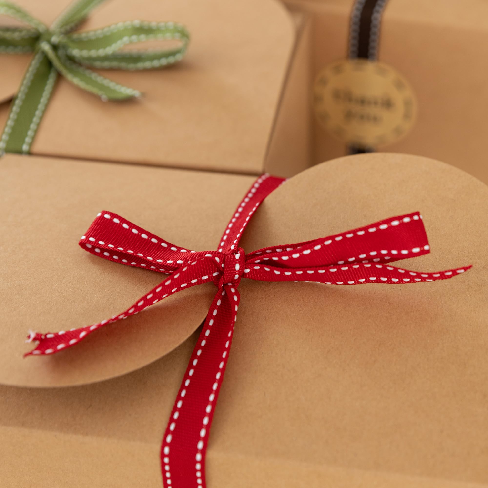 Cajas de galletas grandes de papel kraft marrón para regalar (paquete de 20) cajas de regalo de cartón de 9 x 5.5 pulgadas con cintas y calcomanía para productos horneados, pequeñas cajas de dulces