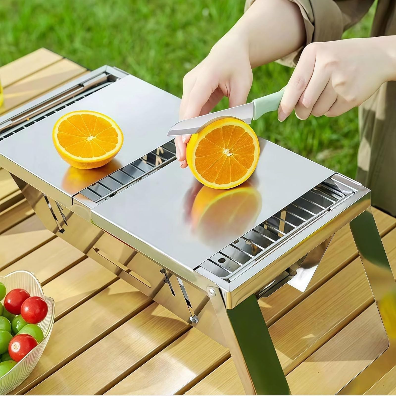 Mały przenośny grill na węgiel drzewny, Mini składany grill do grillowania z 4-poziomową kontrolą ciepła, Stołowy grill na zewnątrz do Camping Essentials, Stołowy palec do podróży na piknik na trawnik