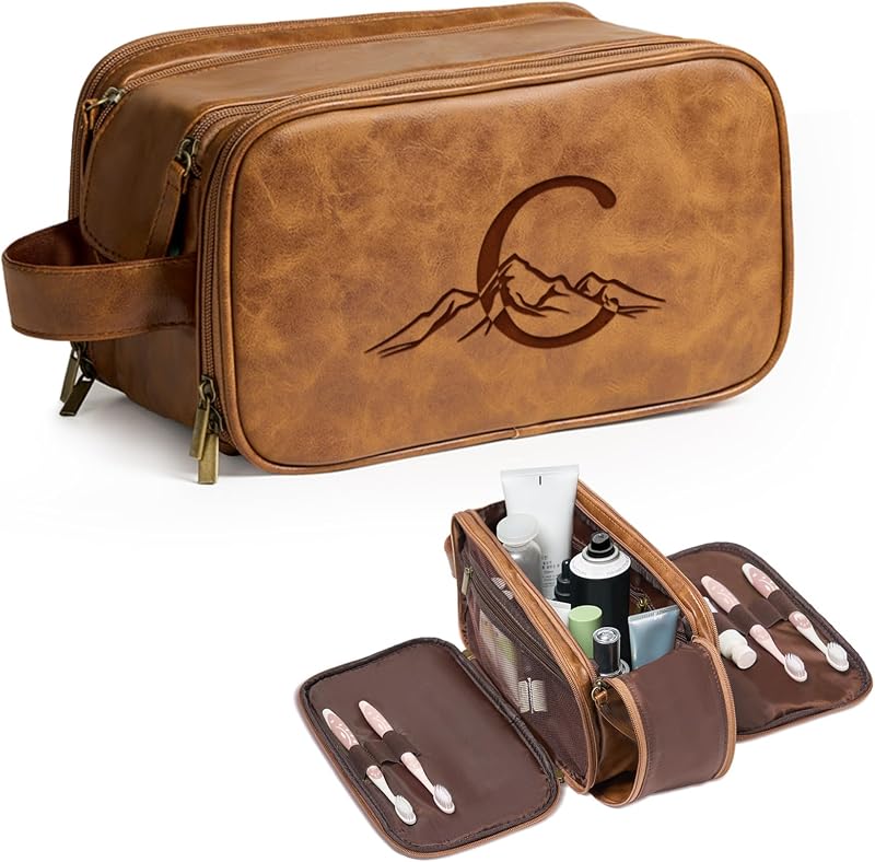 Necessaire de viagem Janhavi em couro PU com iniciais gravadas, marrom, modelo C
