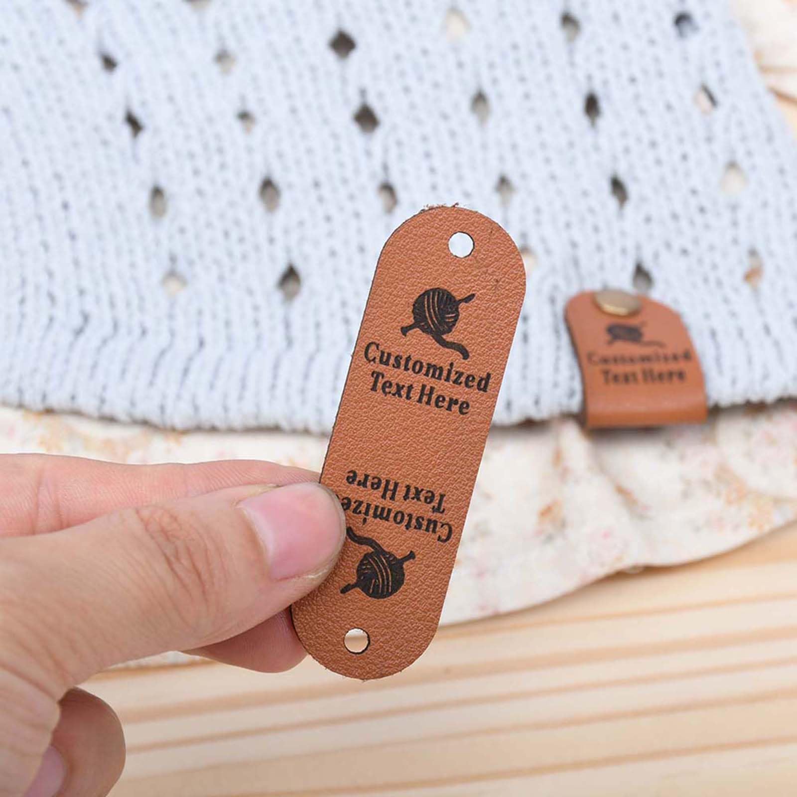 Etiquetas de cuero personalizadas en remaches, etiquetas plegadas sin costuras para ropa, hechas a mano, etiquetas para ganchillo y tejer (50 unidades)