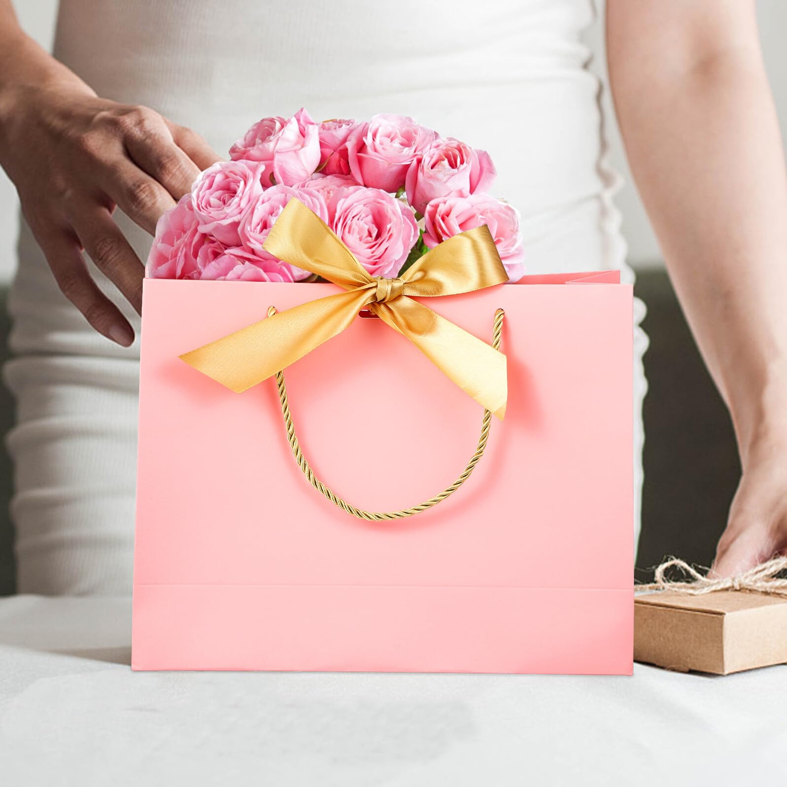 HANABASS 10 Stück Geschenktüten aus Papier mit Schleifen Weiß für Partys Hochzeiten Geschenke Einkäufe Umweltschutz und Vielseitigkeit