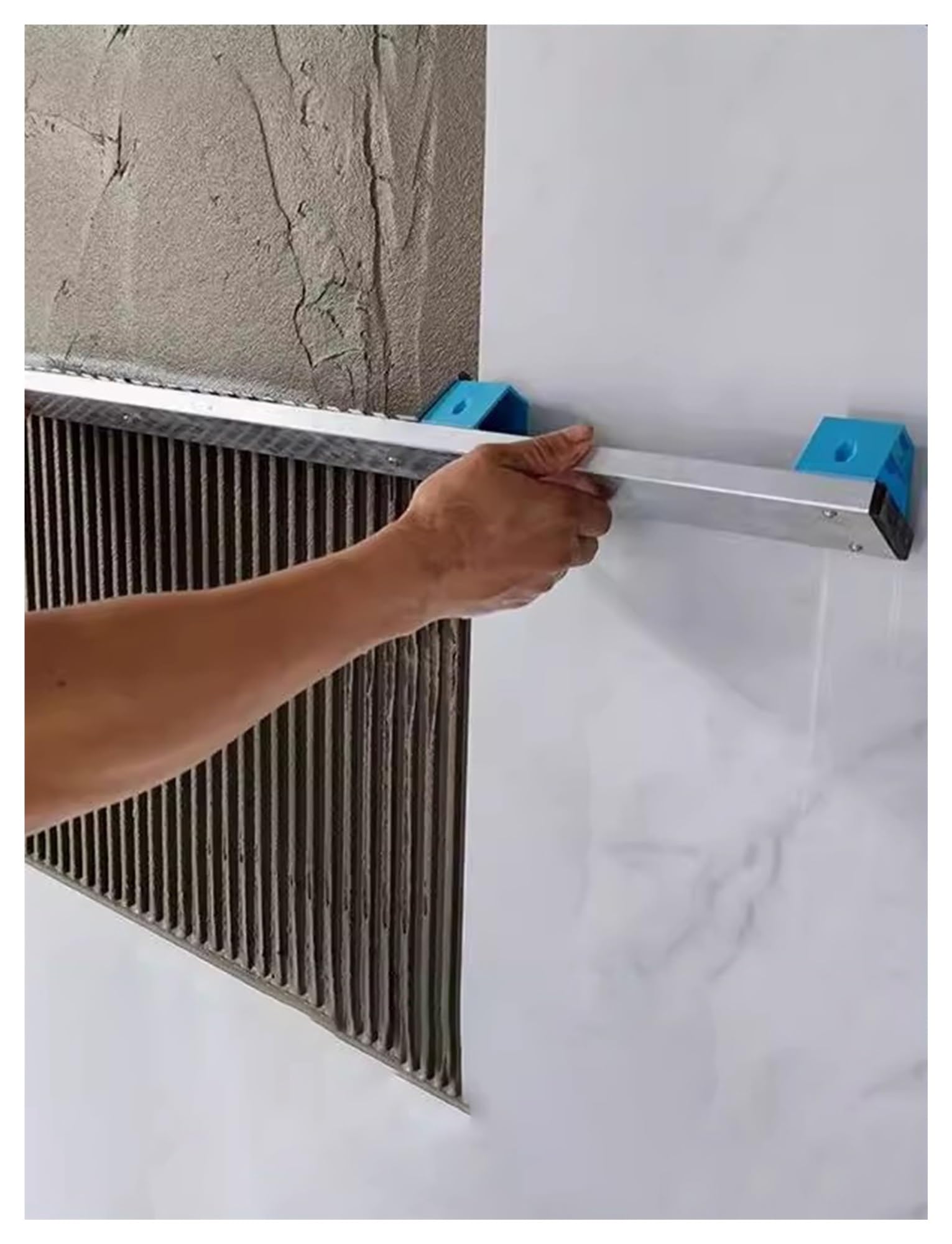 Verstellbare Kerbkelle mit ergonomischem Griff für müheloses Verteilen von Fliesenkleber, perfekt für professionelle und Heimwerker-Flieseninstallation
