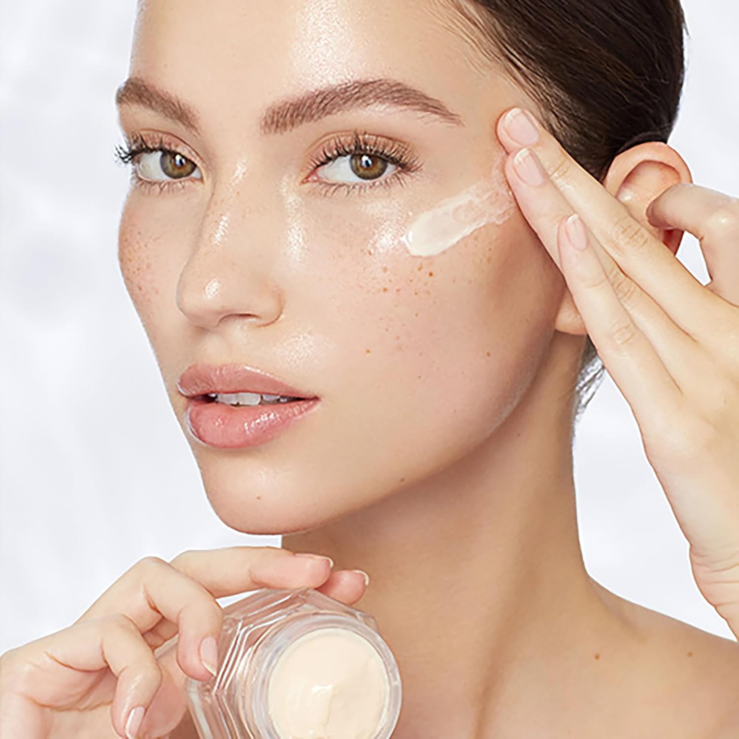 Charlotte Tilbury Magic Eye Rescue - Smoothing & Hydrating Under Eye Cream with Time-Released Retinol & Botanical Complex for Dark Circles, Puffiness & Fine Lines - For Smoother, Youthful Skin - Image 4