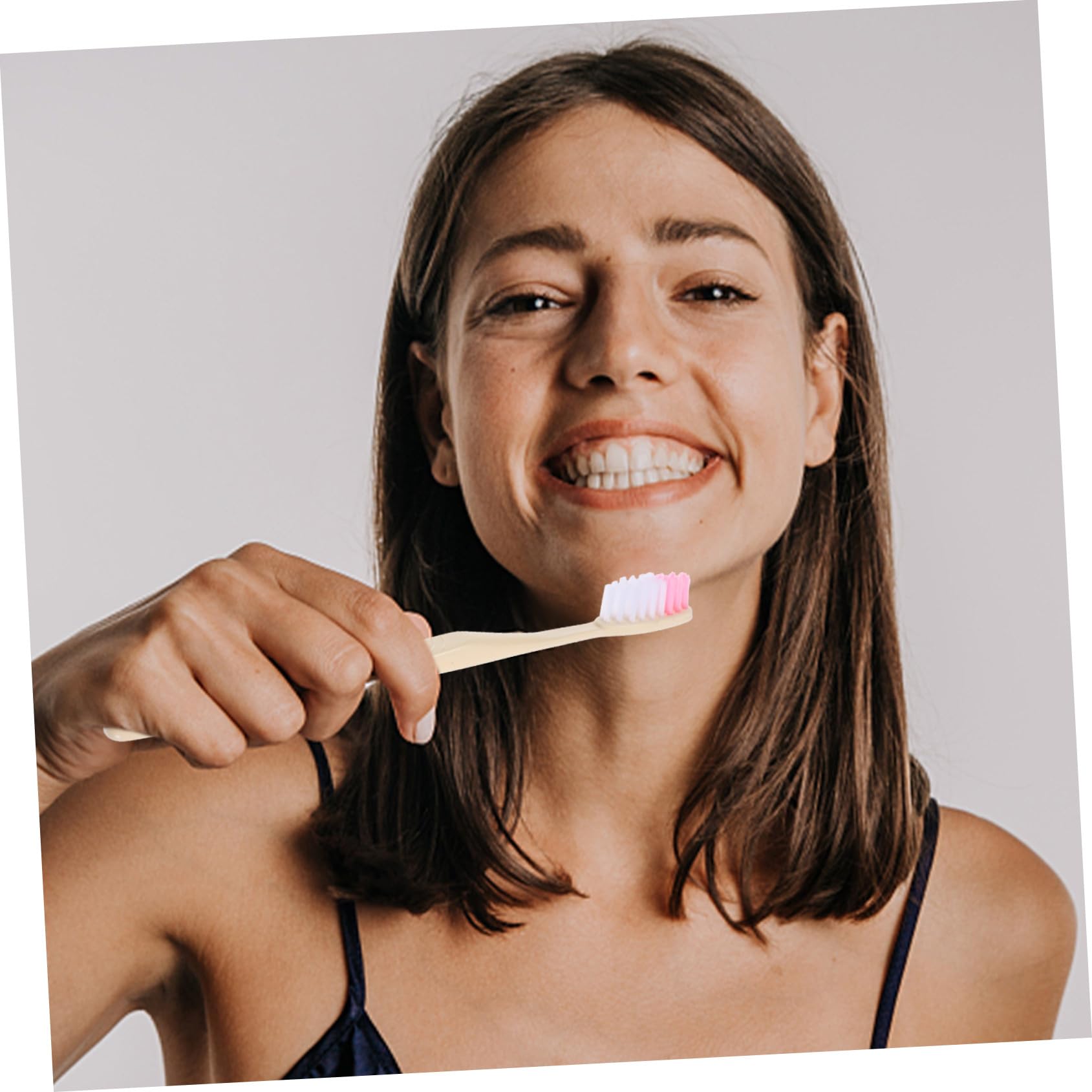 PLAFOPE Spazzolino da Viaggio Usa e Getta con Dentifricio Piccolo, 100 Pezzi Confezionati Singolarmente, Morbido per Gengive Sensibili, per Hotel e Viaggi Stili multipli