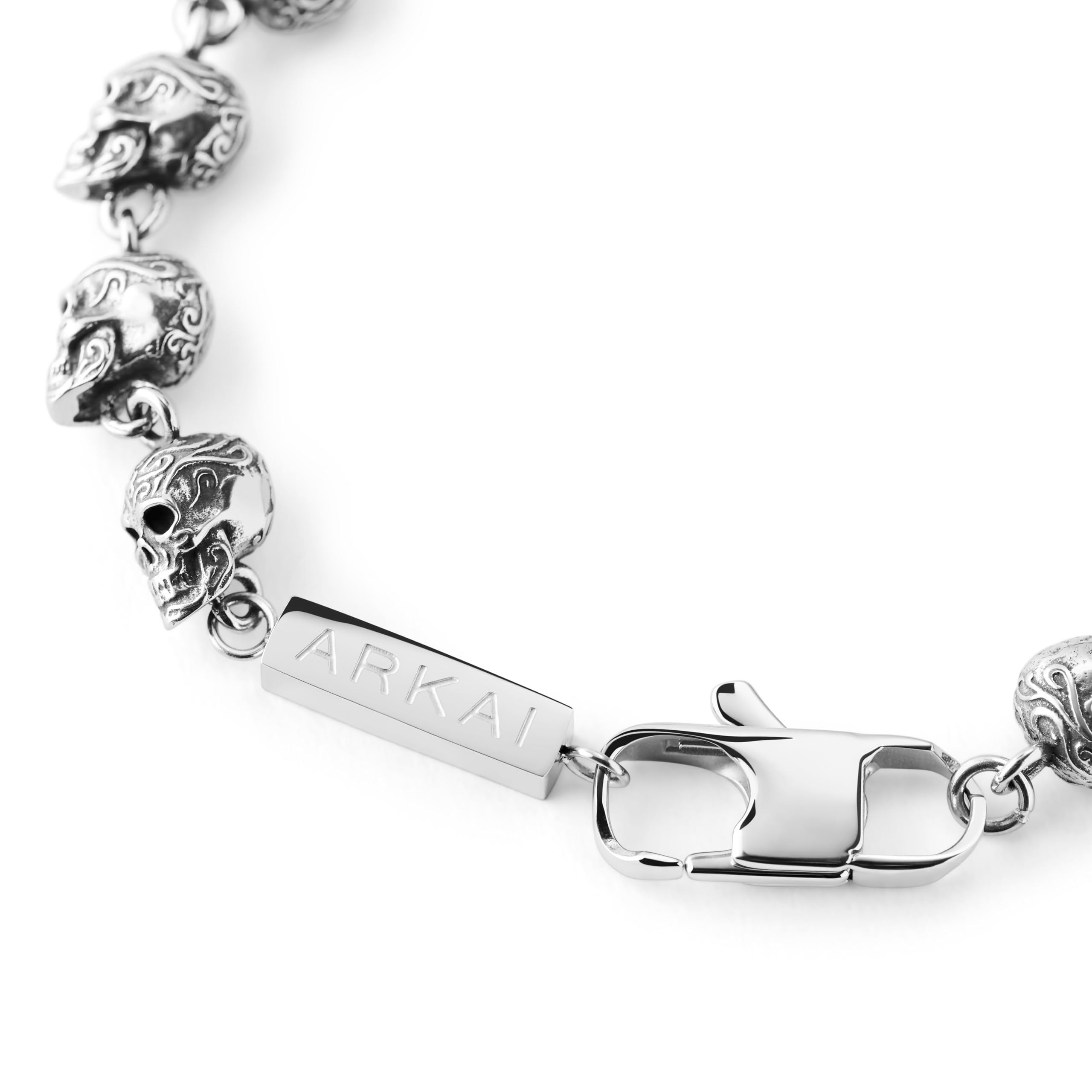 Arkai by Trendhim Pulsera para hombre con perlas de calavera de acero inoxidable, cierre de latón robusto y diseño detallado, diseño danés, accesorio informal