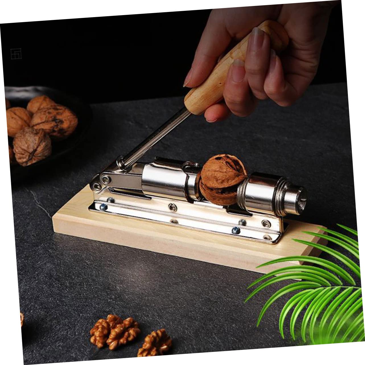 Casse-Noisette Espacement Réglable Mécanique Poignée en Bois en Acier Inoxydable Outil Pratique pour Casser Noix Cuisine Adapté à Tous Types de Noix