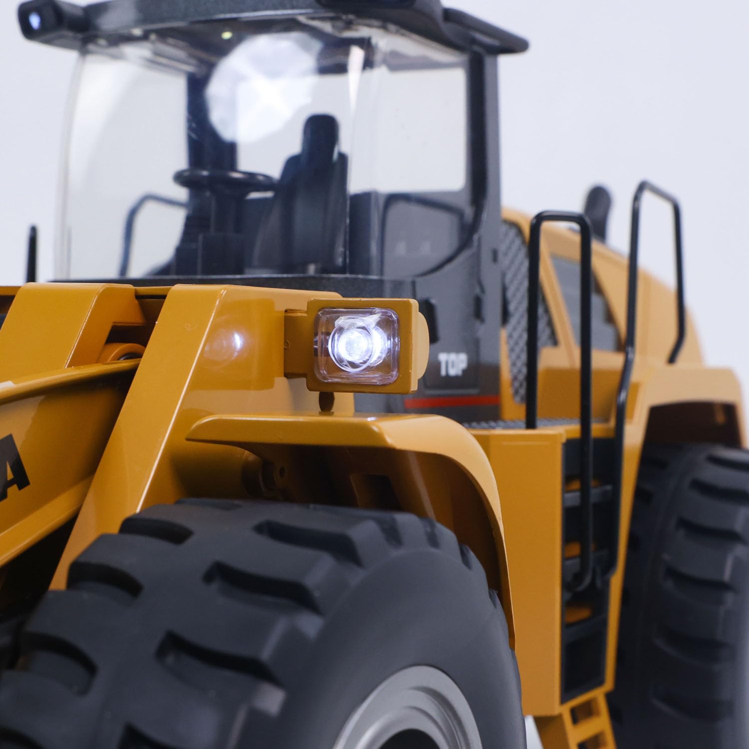 1/14 HUINA Giocattoli 2.4G 10CH Radio Controlled Loader 1583 Sistema di Sollevamento Elettrico Luci Suono RC Costruzione Veicoli Assemblati