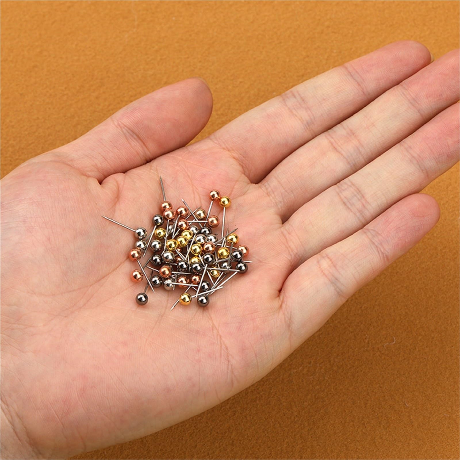 Alfileres Costura Tachuelas de Mapa de 4mm, 1000 Uds., alfileres con Cabeza Redonda Dorada, Punto de Acero for tablón de anuncios, Marcado de Tela con Caja para Proyectos De Bricolaje(1000pcs Gold)
