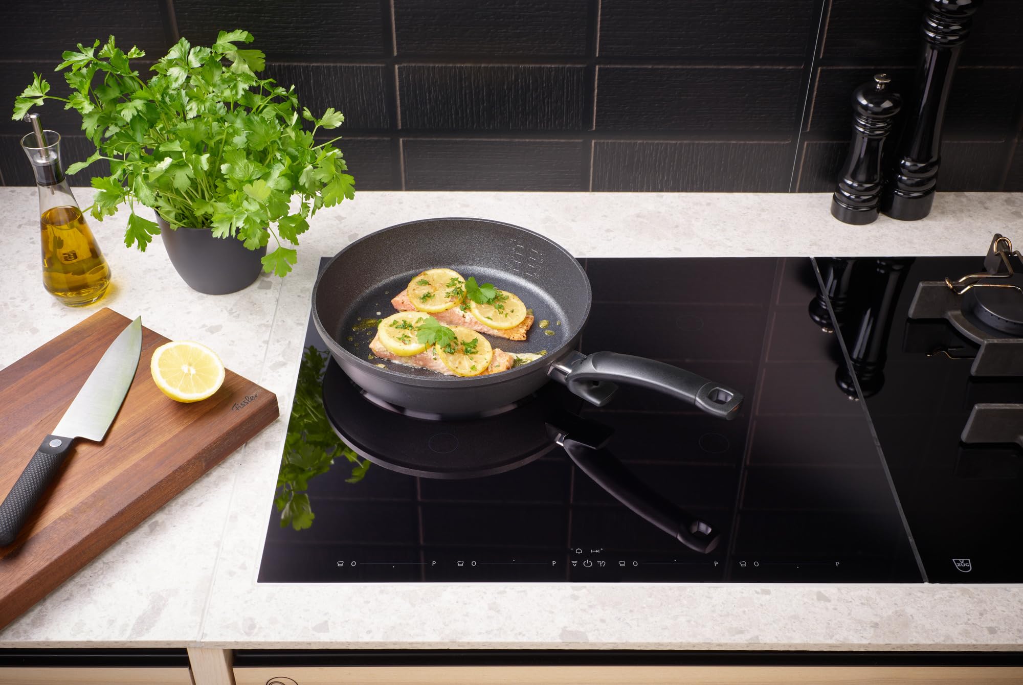 Fissler Adamant Comfort/Pfannen-Set 2-teilig (24 cm + 28 cm) – kratzfeste Aluminium-Bratpfannen mit Antihaft-Beschichtung, Made in Germany - Induktion