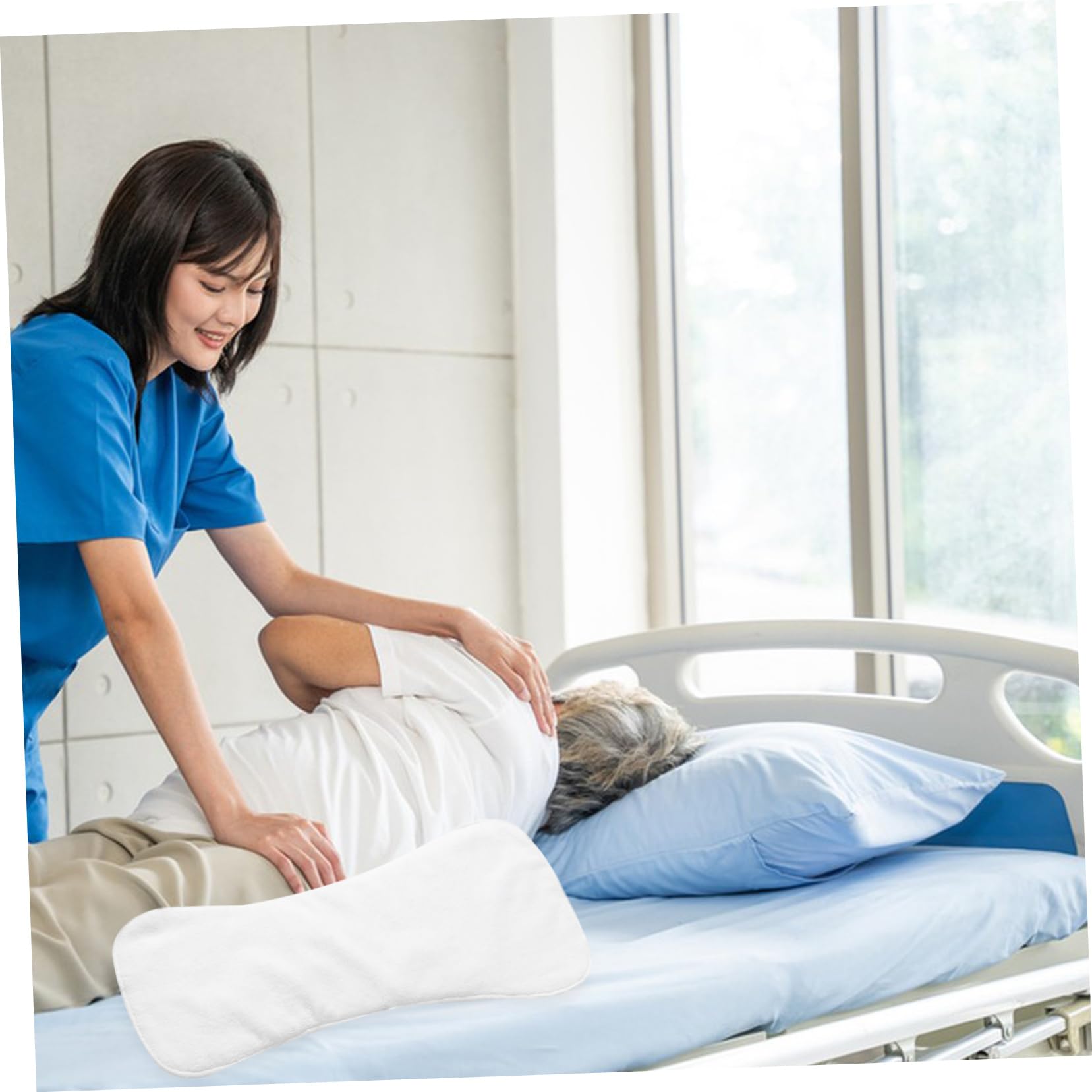 Couche Lavable pour Adulte en Tissu Blanc, Quatre Couches Absorbantes, Douce et Respectueuse Peau, Réutilisable et Adaptée pour Lit et Poussette