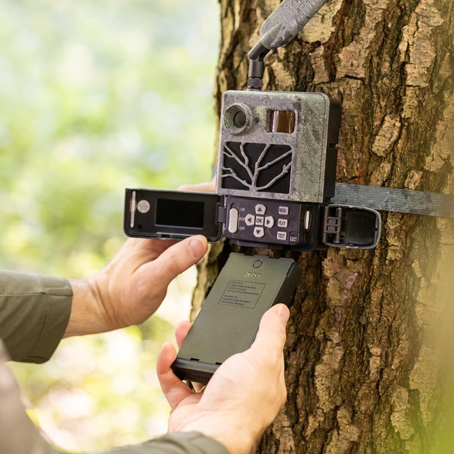 Batterie Externe ZEISS pour Secacam 3 et 1 – Batterie Li-ION Rechargeable Longue Durée, Remplacement Facile sur Terrain, Économique, Alimentation Continue & Sécurisée – Surveillance Longue Durée