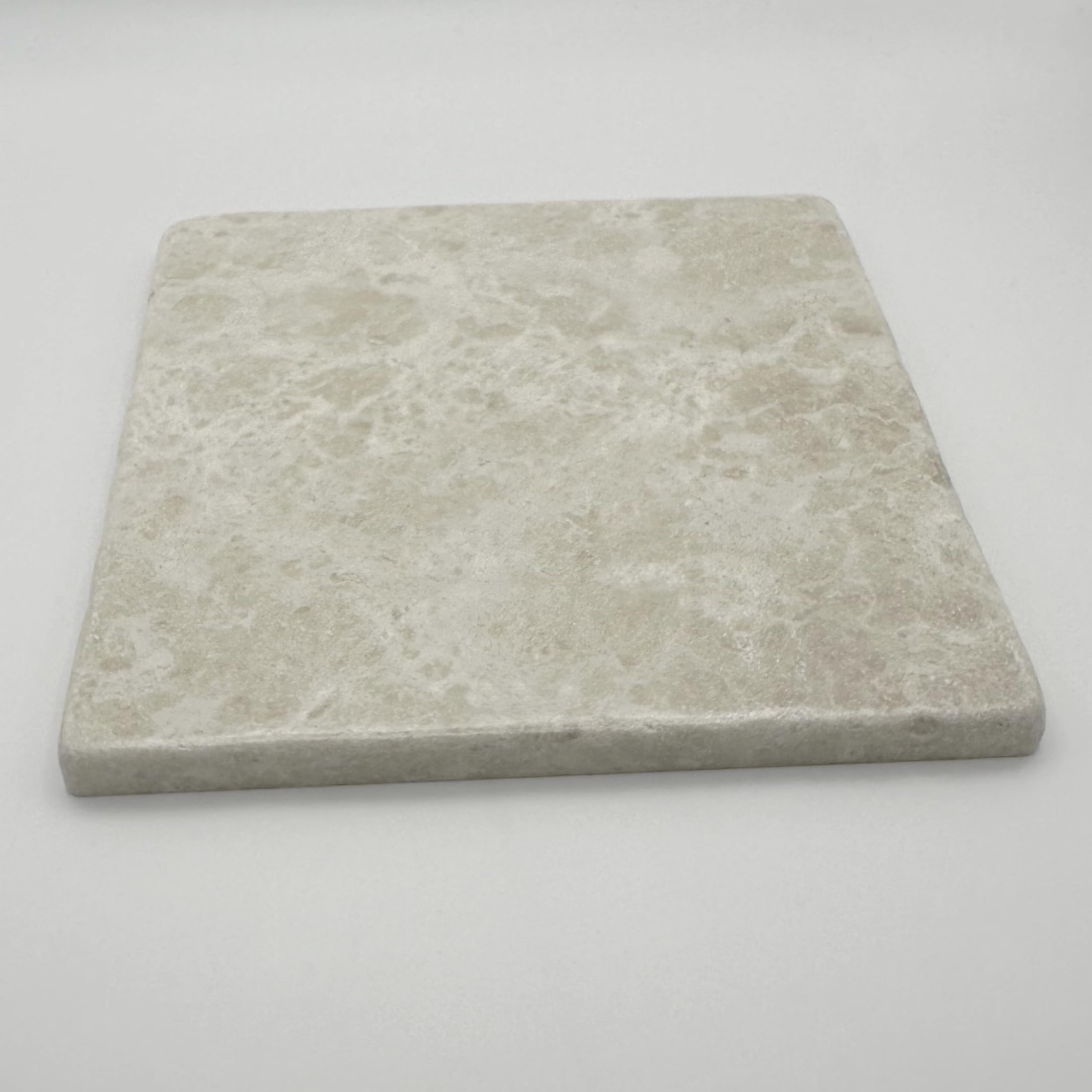 Numero civico su Mattonella in Marmo Botticino, Numero Civico PERSONALIZZABILE, Targa decorativa di misura 15x15cm con Indirizzo e Nome Famiglia Personalizzato