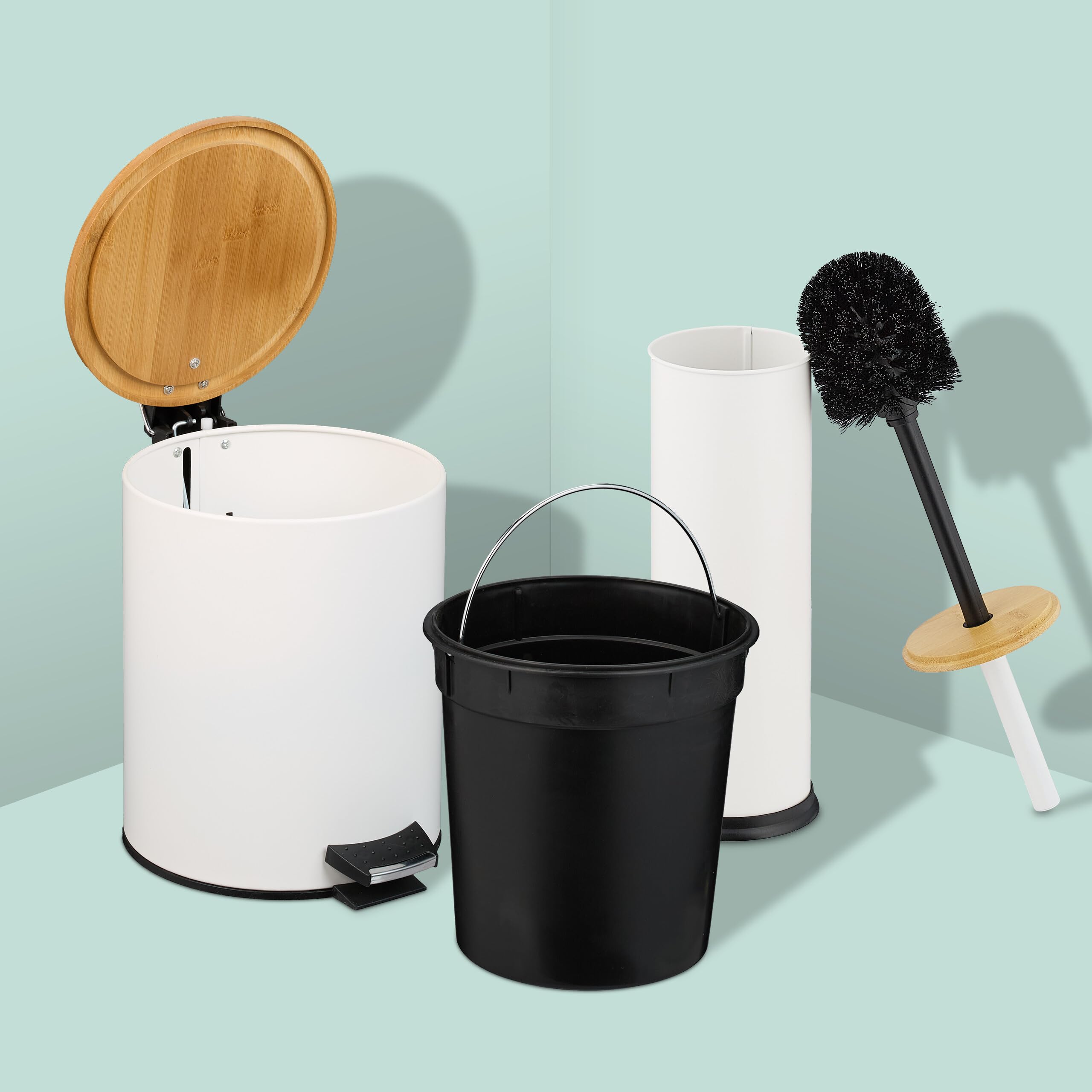 Relaxdays Set da Bagno con 2 Accessori, Pattumiera da 5 L e Portascopino con Spazzola WC, Ferro e bambù, Naturale Bianco