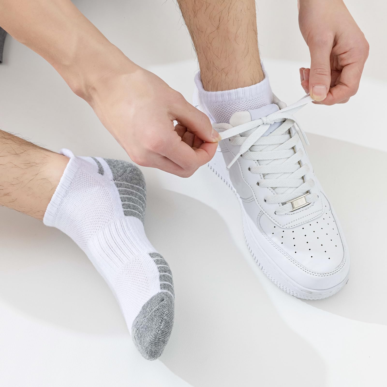 SockWaddles Skarpety treningowe dla mężczyzn i kobiet, 6 par oddychających skarpet do kostek z poduszką, odporne na pęcherze, skarpety do biegania z podparciem łuku, bawełniane skarpety sportowe o