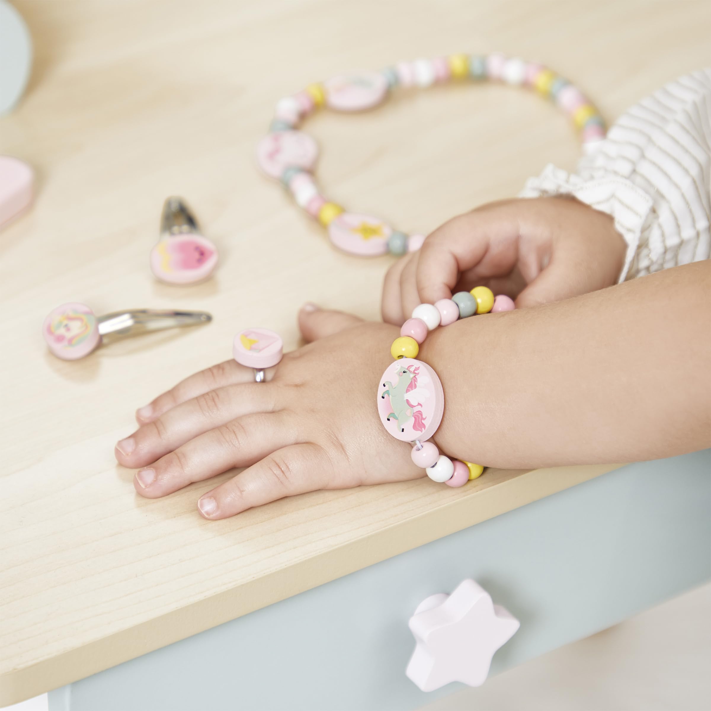 Janod Set de 5 Joyas de Madera Unicornios - 1 Collar, 1 Pulsera, 1 Anillo y 2 Clips - Joyas de Madera y Metal FSC - Accesorio de Moda - A Partir de 3 Años - J08880