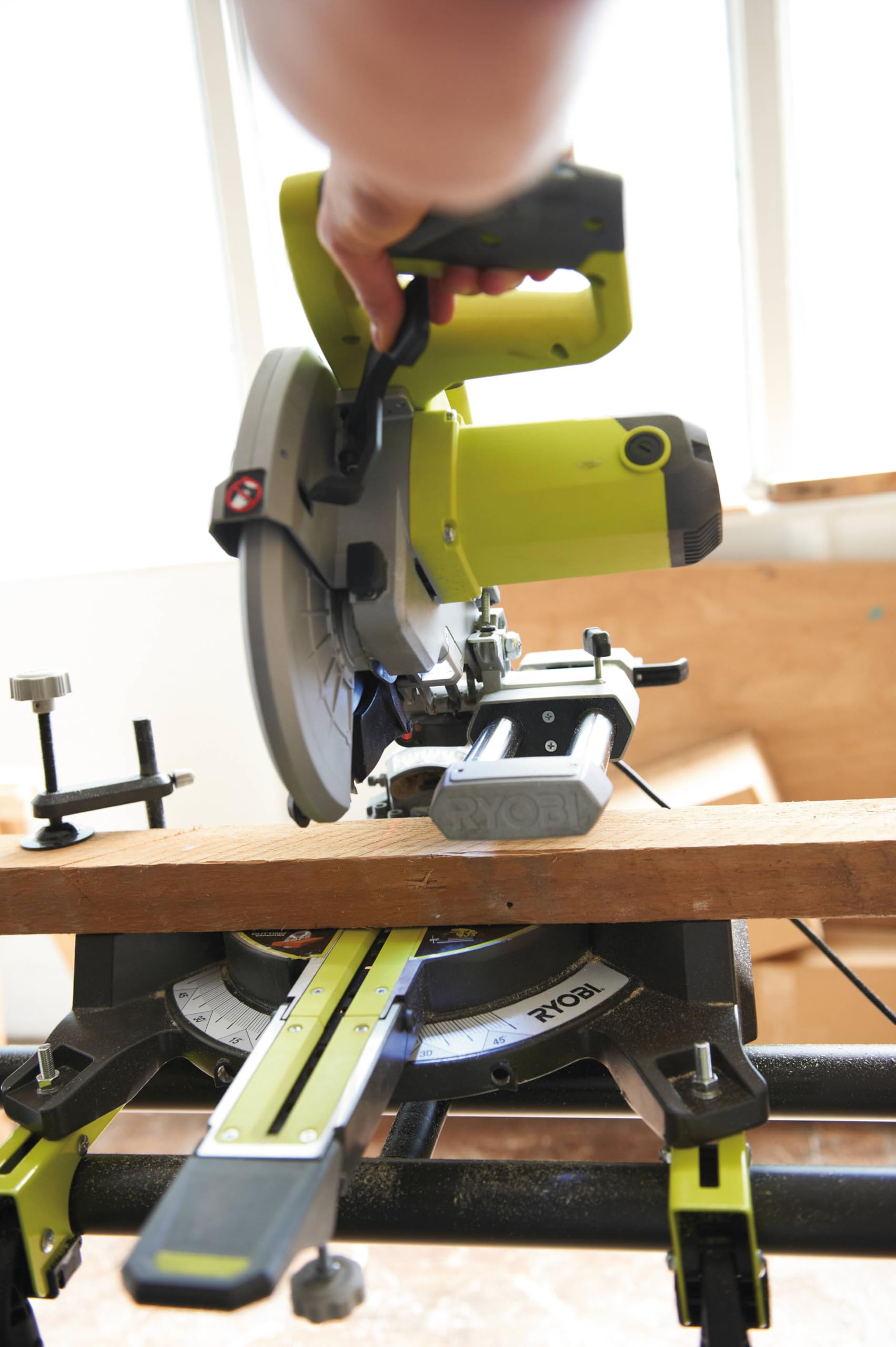 Ryobi EMS216L - Ingletadora (13 kg)