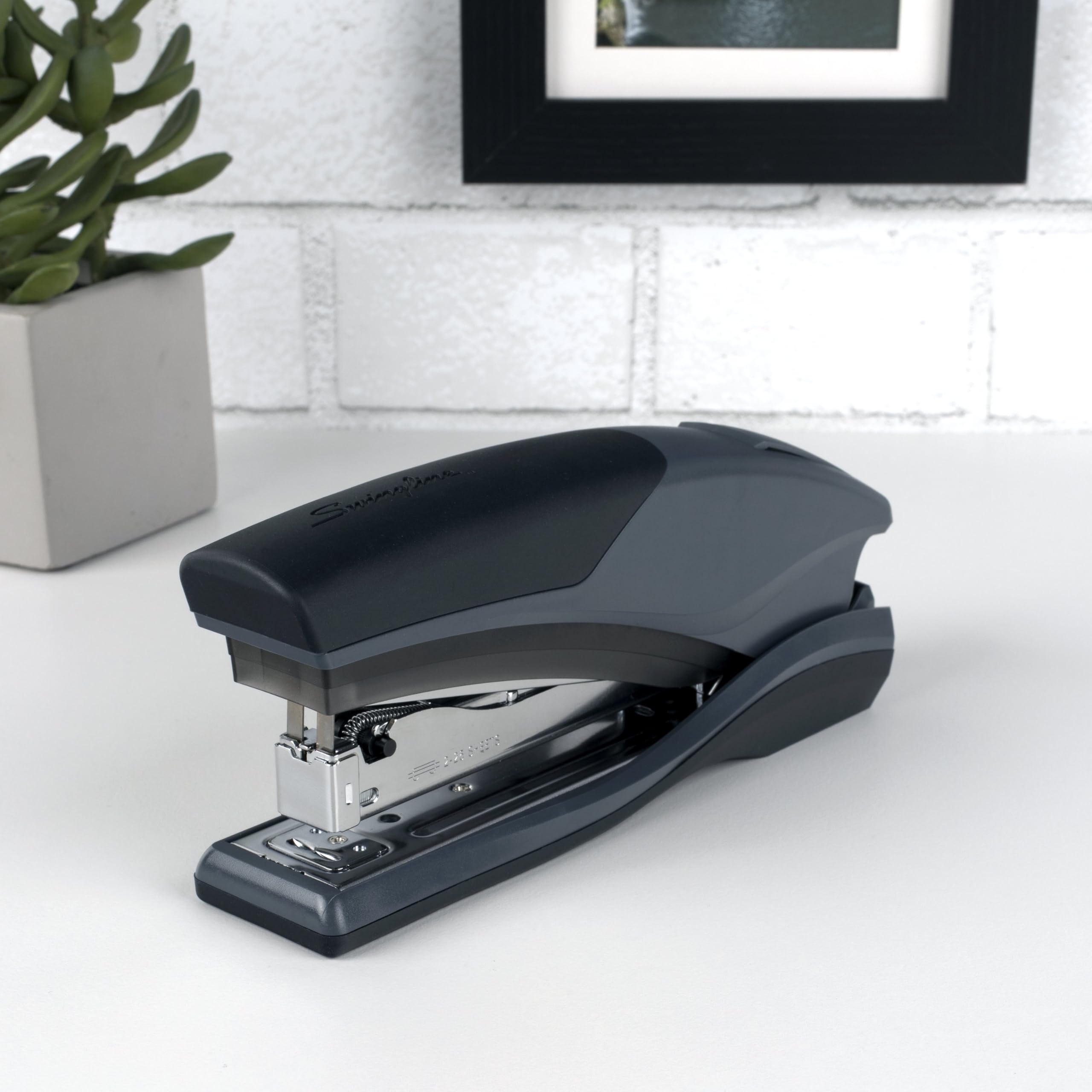 Swingline Eztouch Reduced Effort Heftgerät, 20 Blatt, Schwarz