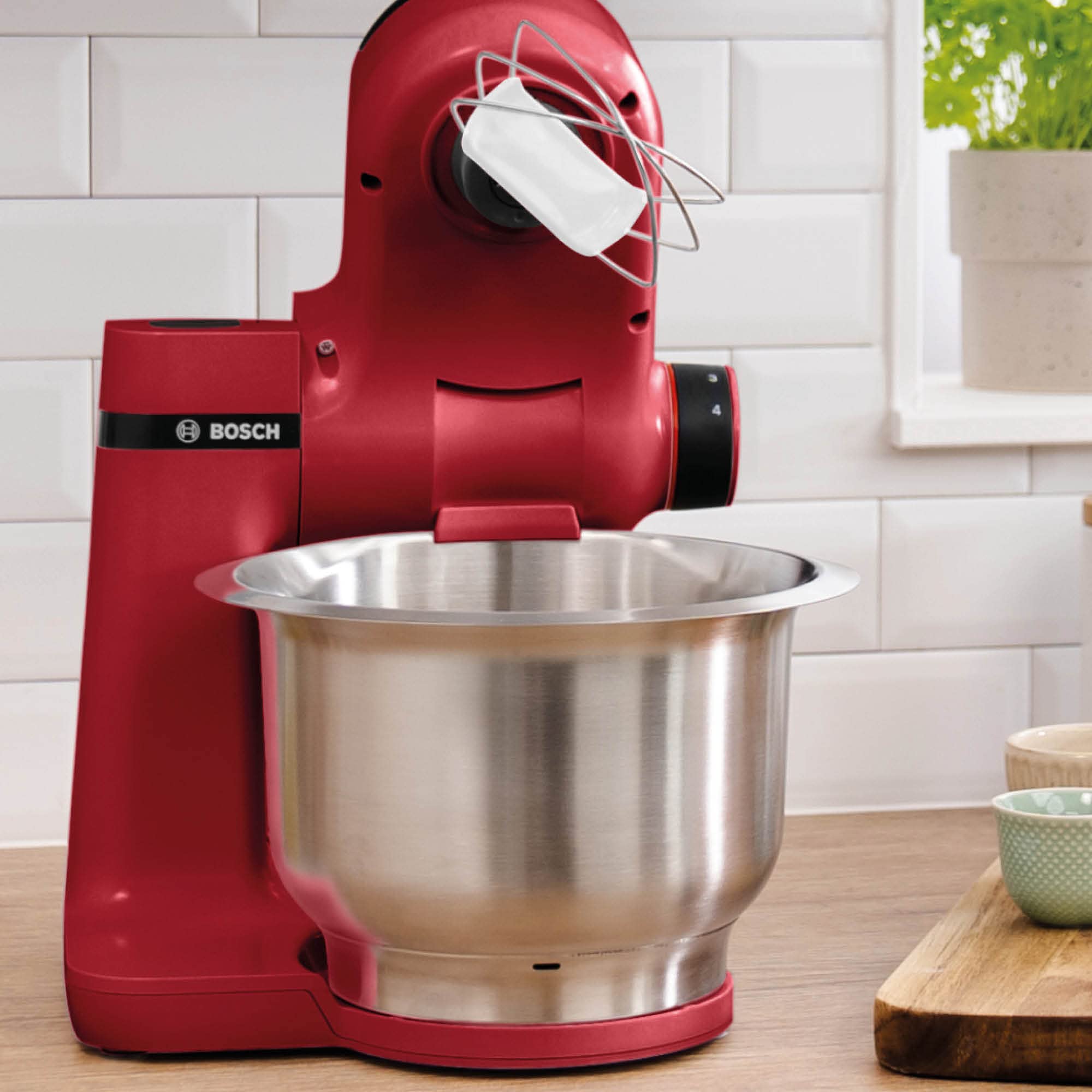 Bosch Elettrodomestici MUMS2ER01 - Robot da cucina MUM serie 2, 700 W, ciotola in acciaio inox da 3,8 l, intaglio e 3 dischi, set di patisserie, acciaio inox, rosso