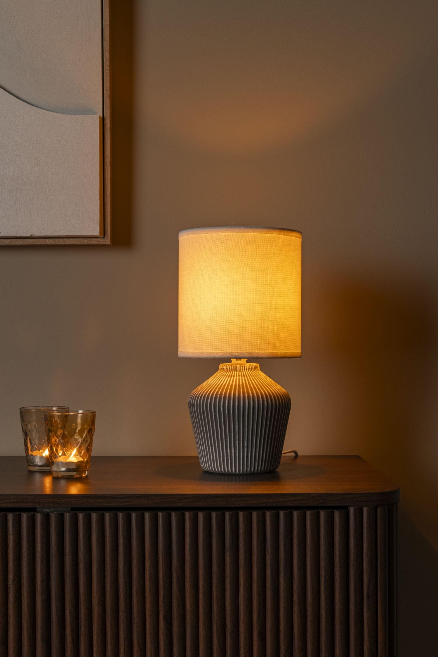 Licht-Erlebnisse Tischlampe Keramik Leinen Taupe Weiß Büro Wohnzimmer Schlafzimmer Kabelschalter Vasenform Stoff blendarm E14 31.5 cm Landhaus Tischleuchte Nachttisch
