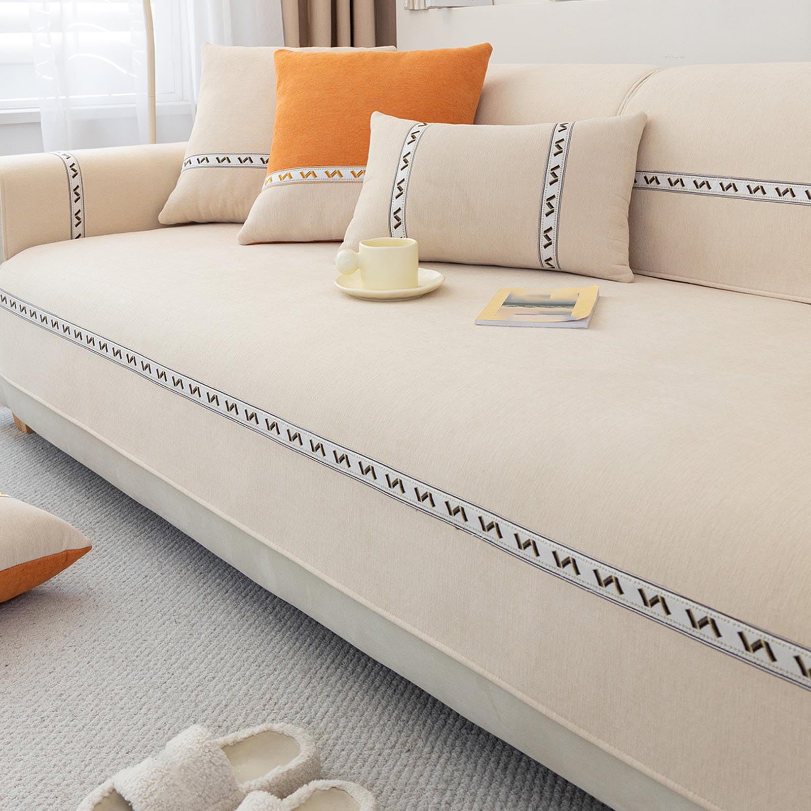 Housse de canapé en chenille beige : protection luxe pour grand canapé