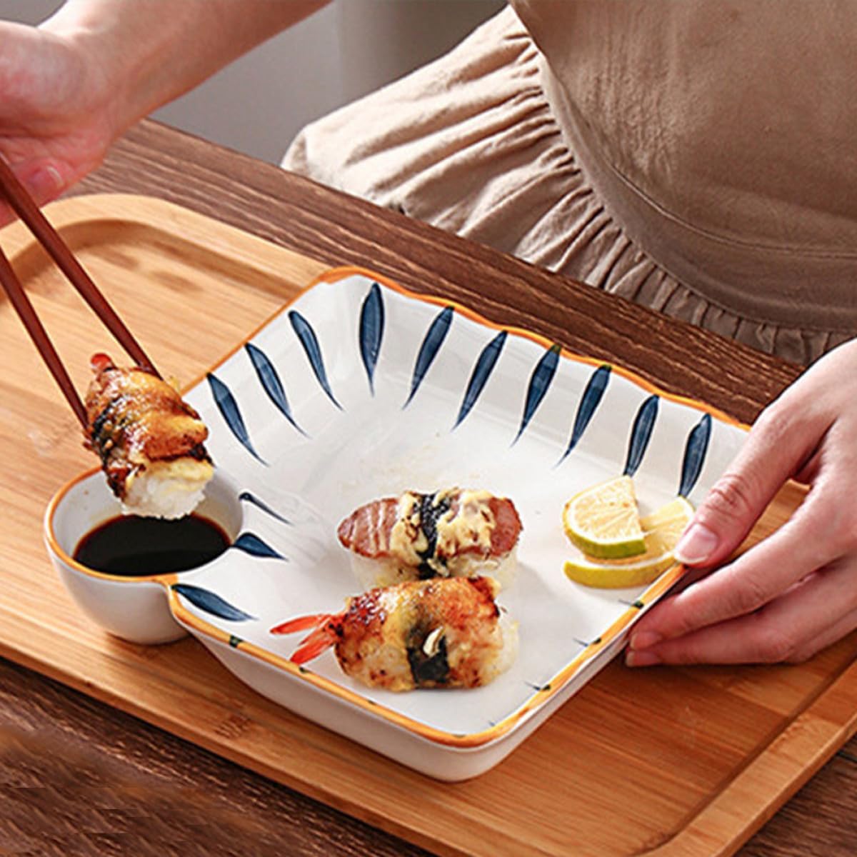 2pcs Japanese Dumpling Serving Plate with Dual Sauce Compartments, Wood Grain Pattern Specialty Sushi Plate for Dining and Entertaining