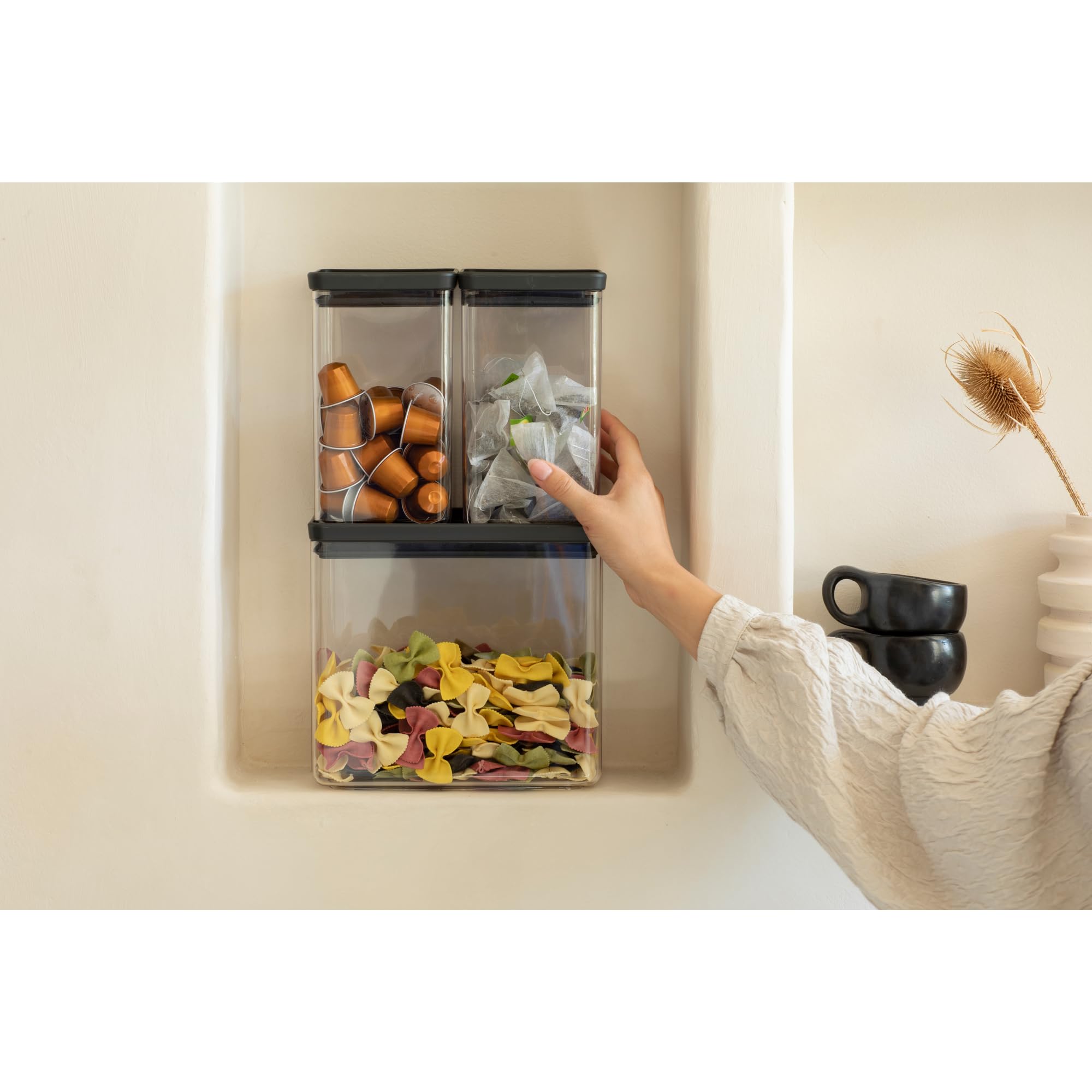 Brabantia TASTY+ Stapelbare Behälter 3er-Set – 2 x 1,6 l +1 x 3,5 l | Luftdichte Vorratsdose mit Silikondichtung für die Küche | Gefäße für trockene und feuchte Lebensmittel, Zucker, Mehl | Dark Grey
