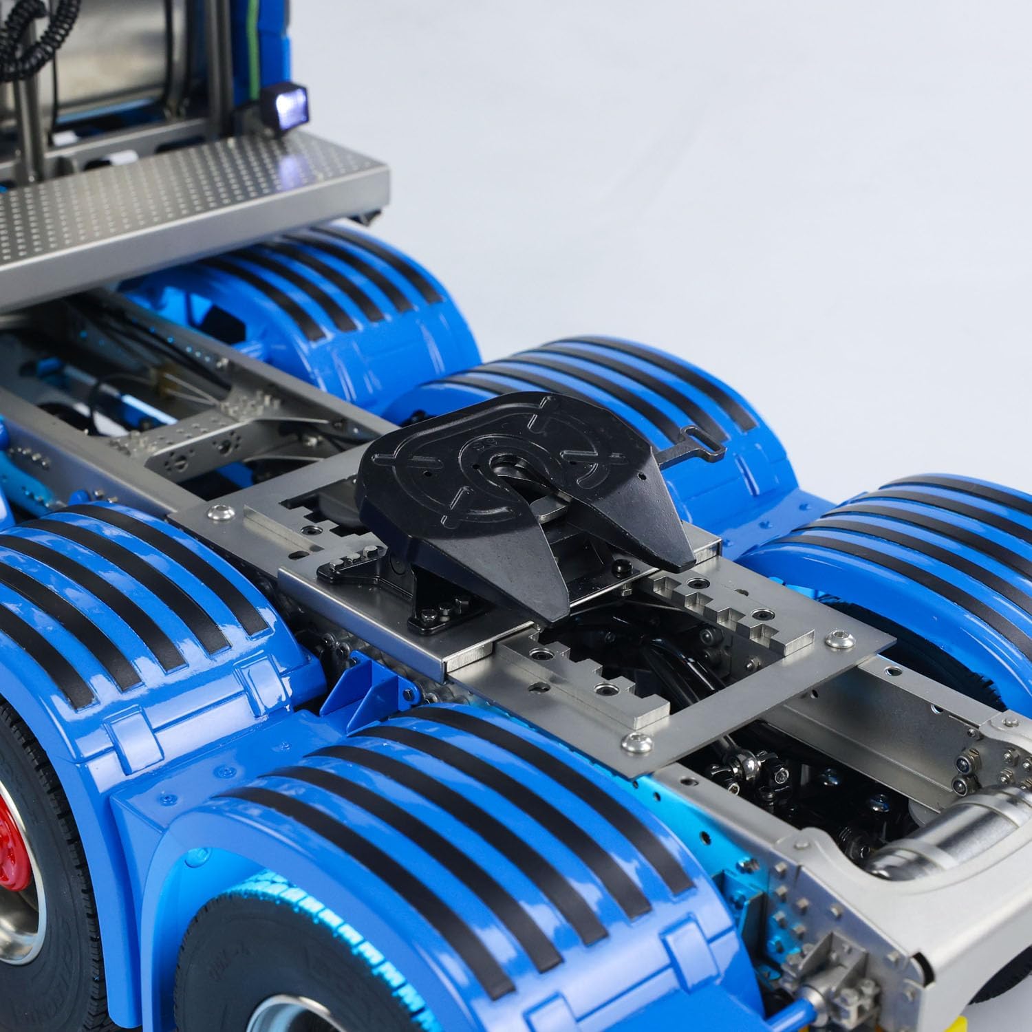 770S 1/14 RC Tractor Truck 8x8 Metal Chassis Remote Control Lorry ST8 Battery Cabin Suspension System Light Sound System Smoke Unit Hobby Grade Model