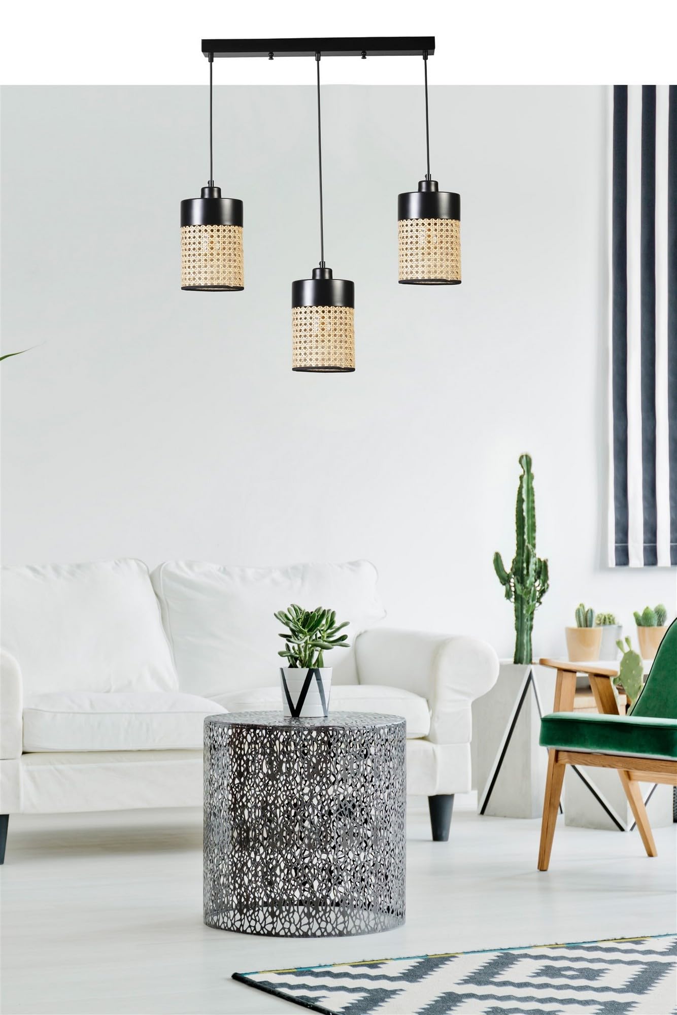 Lustre en rotin et métal au design élégant et finition soignée