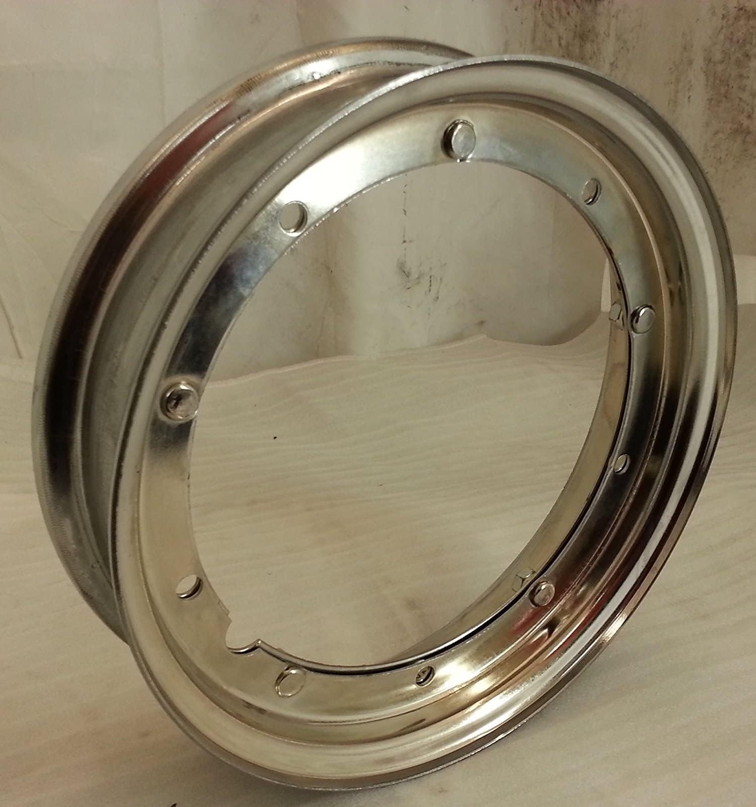 cerchio cromato 3.00-10/3.50-10 SI MONTA SIA ANTERIORE E POSTERIORE COMPATIBILE CON VESPA SPECIAL 50cc - PK 50/125cc - VESPA ET3 PRIMAVERA 125cc - PX 125/150/180/200cc COMPATIBILE CON LML star 12