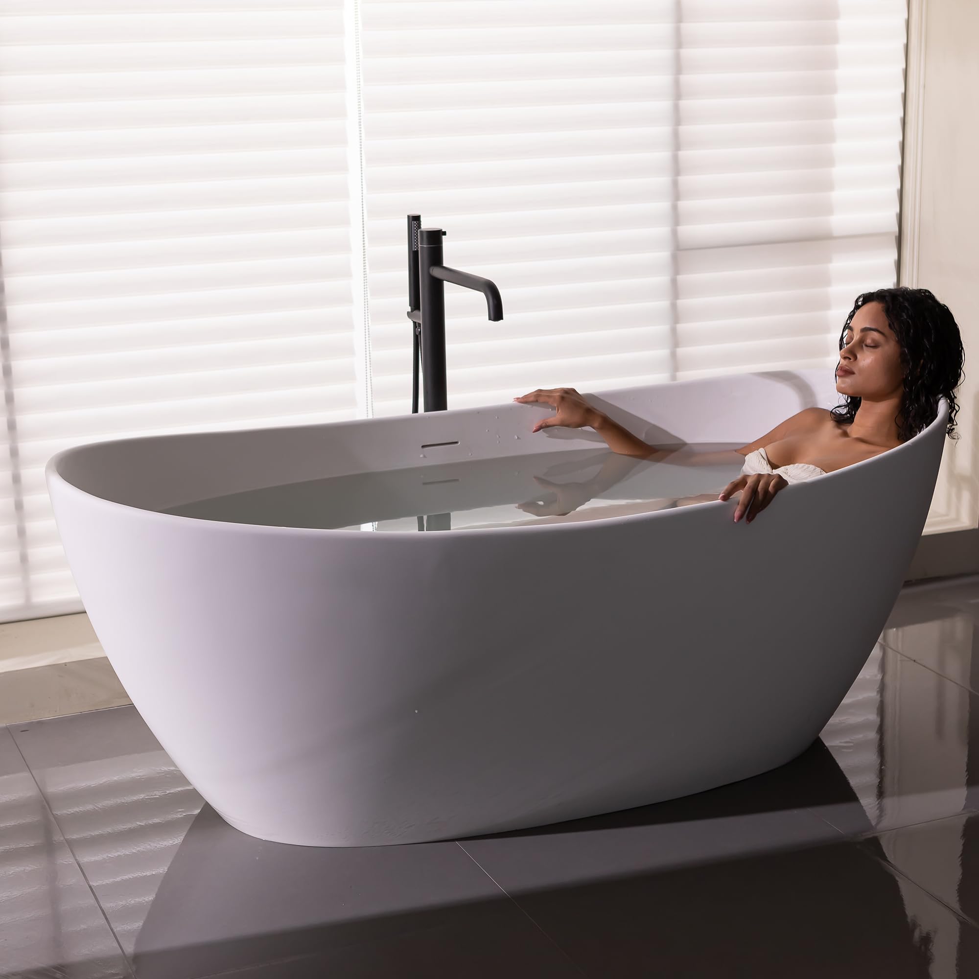 MEDUNJESS 55 High-back Stone Resin Bathtub
