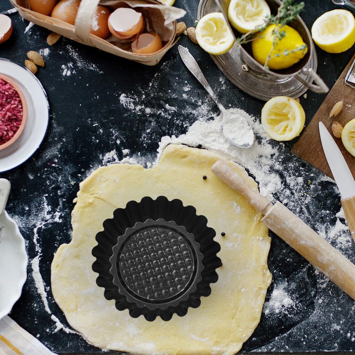 12 pièces Moule à Pâtisserie Non Adhérent Acier à Haute Teneur Moules à Tartelettes en Forme de Fleur Résistant et Facile à Démouler pour Pâtisserie Maison Rouge et Noir