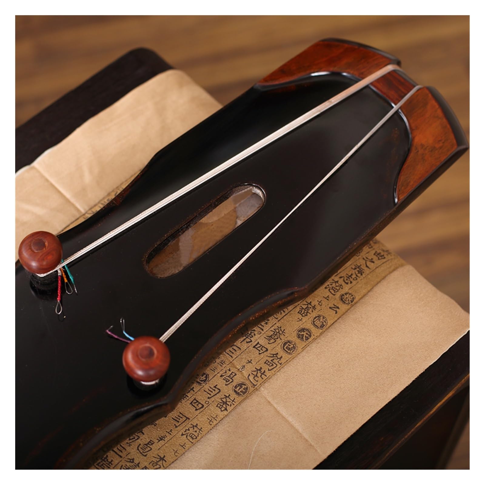Guqin Rodzaj Cytry To Instrument Muzyczny Wykonany Z Drewna Cedrowego I Lakierowany Palisandrem Tradycyjny Guqin