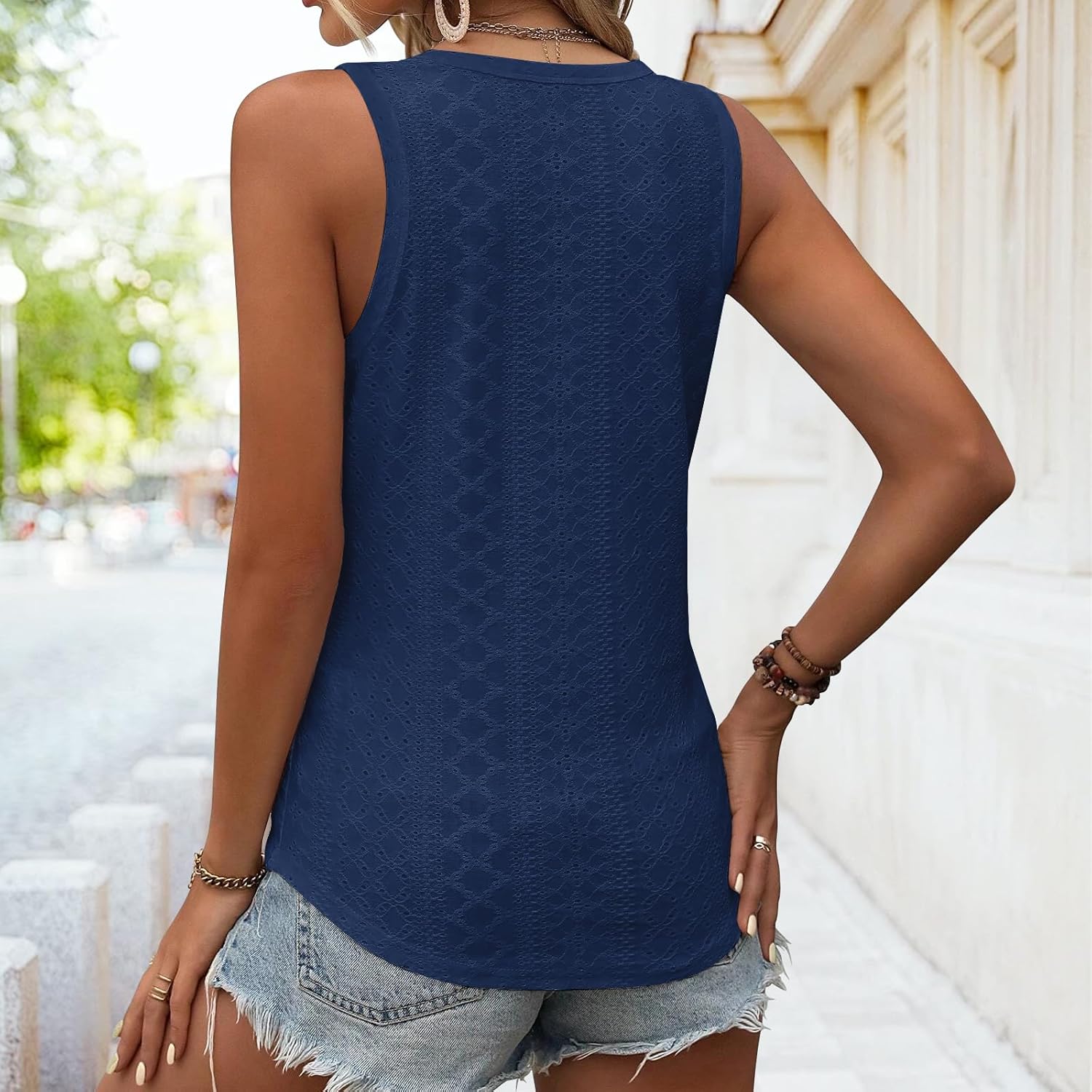 Blusa feminina com gola V e manga – túnica casual de ajuste solto com detalhes bordados, camisa elegante elegante para mulheres em promoção! Veja a oferta e mais achadinhos de Blusas 2 Hoje é o melhor dia para comprar Blusa feminina com gola V e manga – túnica casual de ajuste solto com detalhes bordados, camisa elegante elegante para mulheres com aquele preço maroto! Promoção! Aproveite a oferta! 2