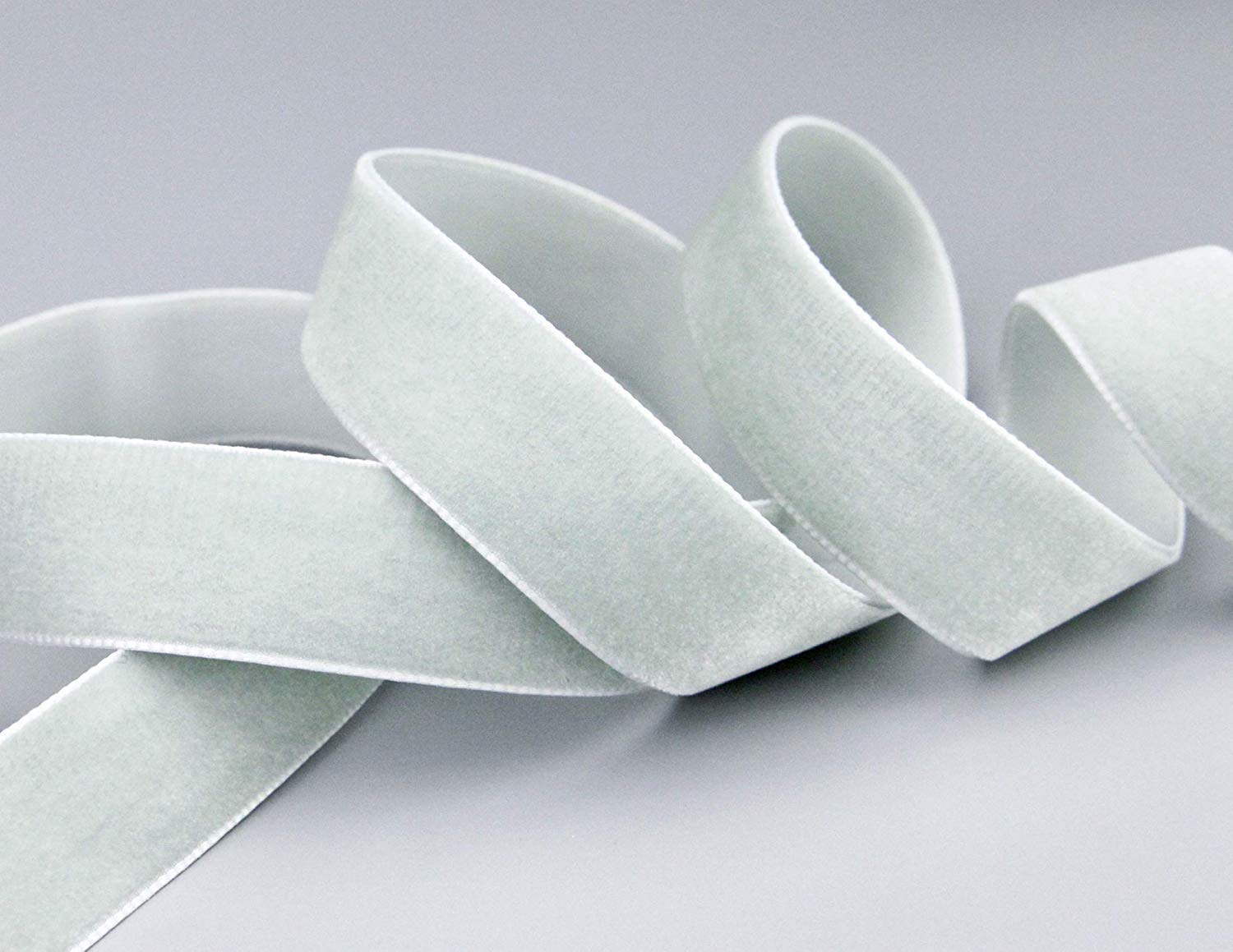 finemark 3 m x 22 mm Velvet Ribbon Light Grey (702 Silver) Decorative Ribbon Velour One Sided Velvet Ribbon Fixed Edge Velvet Ribbon for Sewing Decoration