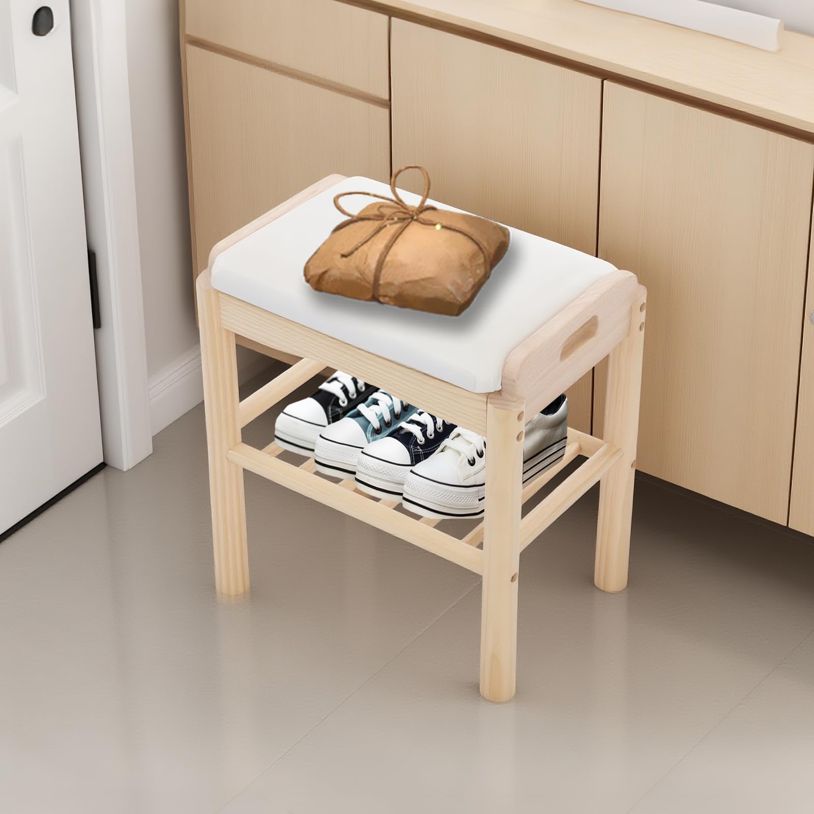 Scarpiera con cuscino 45 x 30 x 40 cm in legno di pino fino a 100 kg | La seduta imbottita facilita la vestibilità, mentre la scarpiera mantiene le scarpe ordinate e a portata di mano.