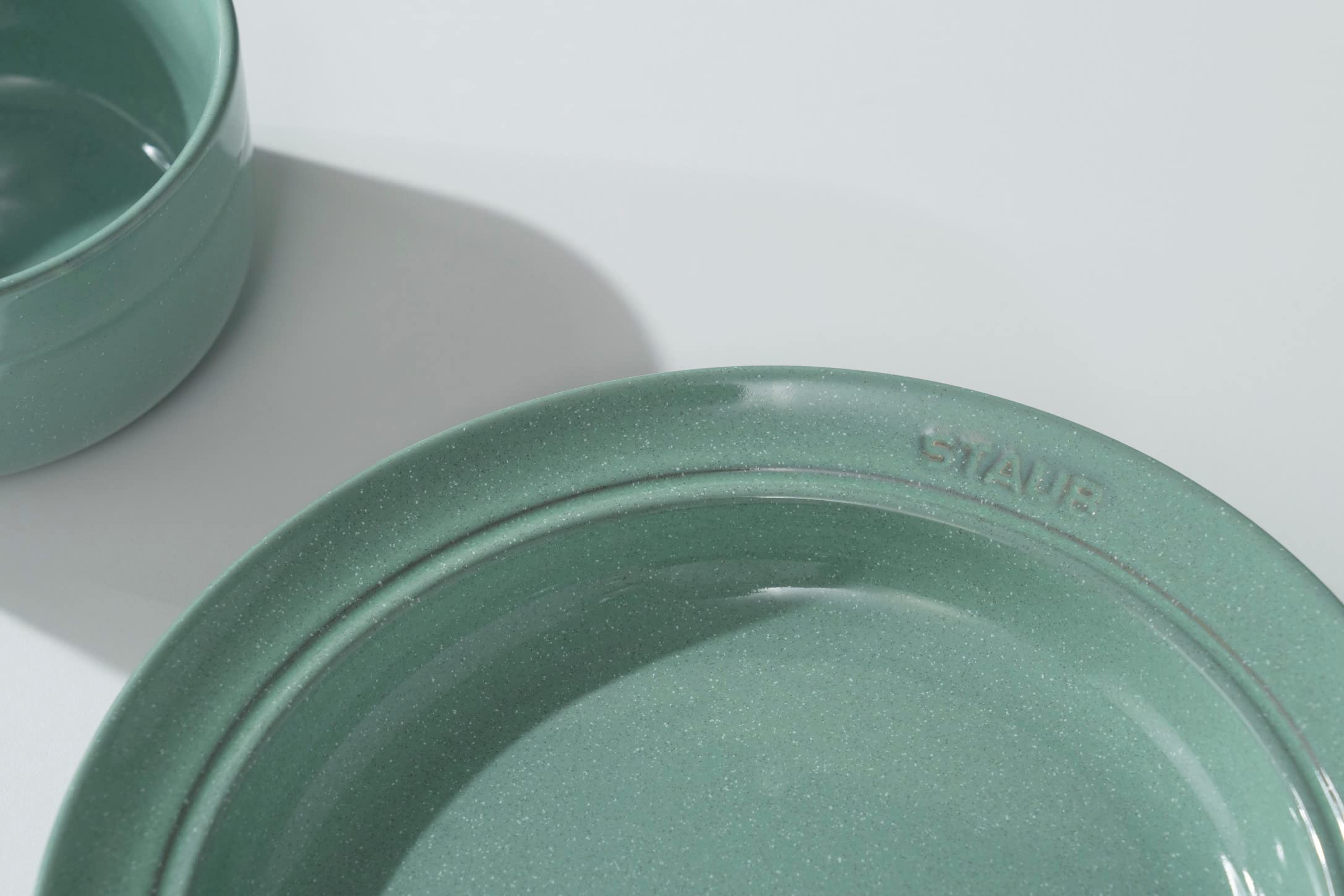 Amazon｜ストウブ(Staub) 「 ディープ プレート 24cm セージグリーン