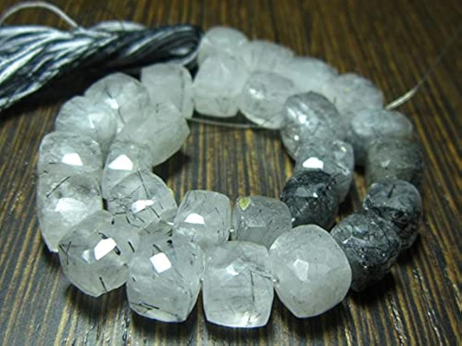 Quartz tourmaliné en perles cubes pour fabriquer vos bijoux d'été