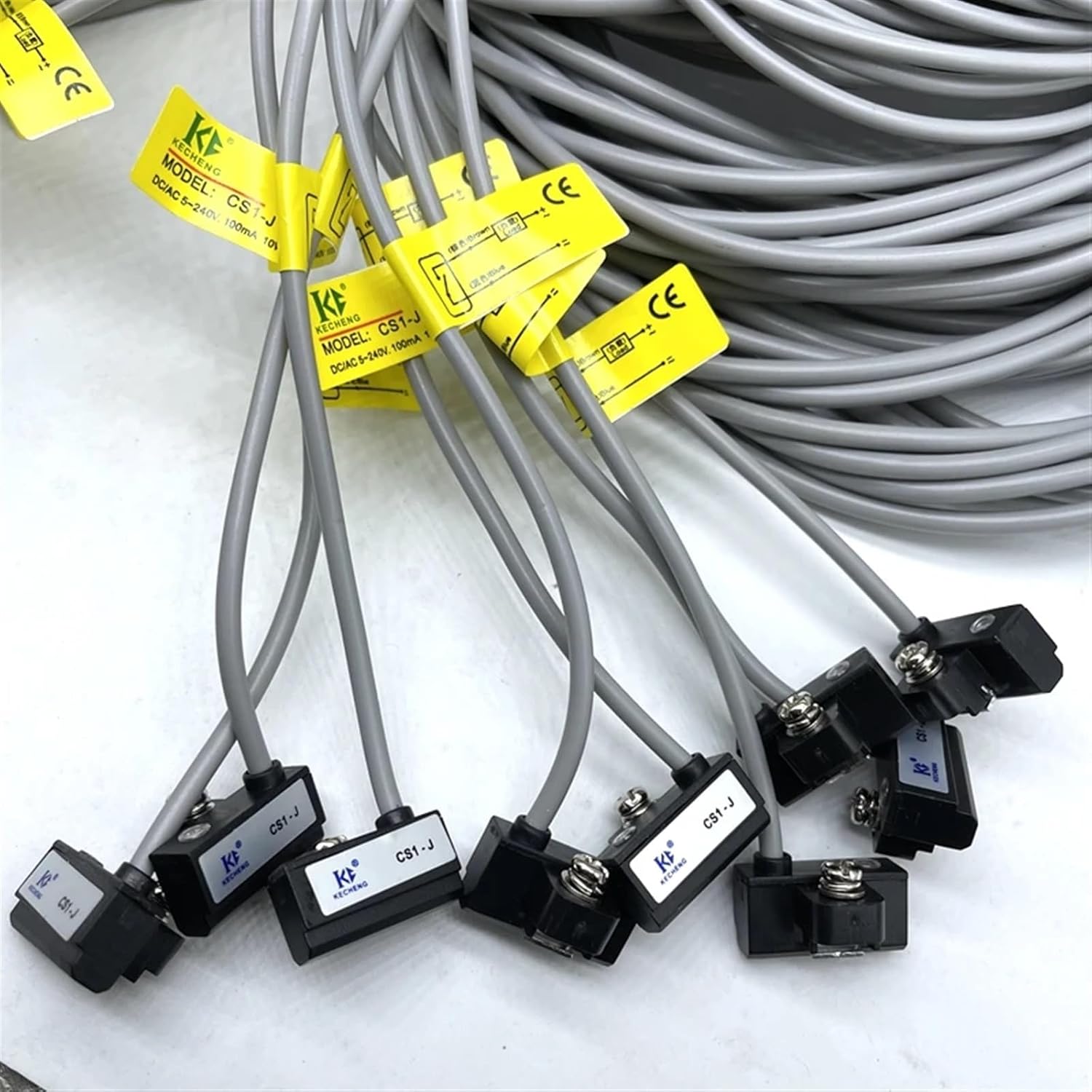 1pcs Magnetic Switch CS1-J CS1-U CS1-F CS1-SC1-G Air Cylinder Pneumatic Proximity Sensor D-A93 D-Z73 D-A73 D-A54 D-C73(CS1-M-S25)