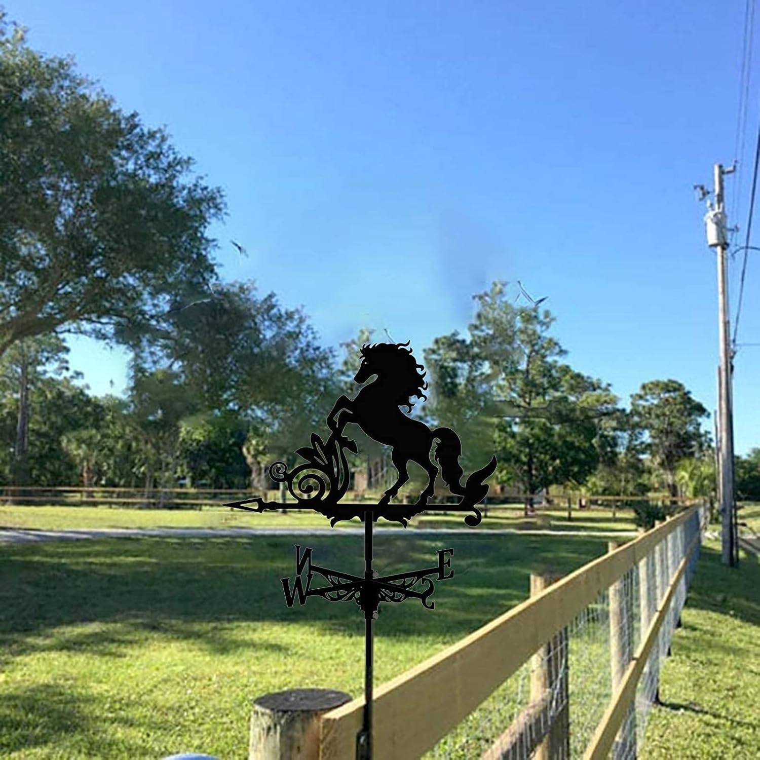 Wind-seeing Chicken Wind-seeing Chicken with Roof Bracket Wind-seeing Chicken Wind Vane Retro Stainless Steel Home Decoration Gift Creative Wild Horse Farm Building Male Dog Fishing Scene Shape Metal