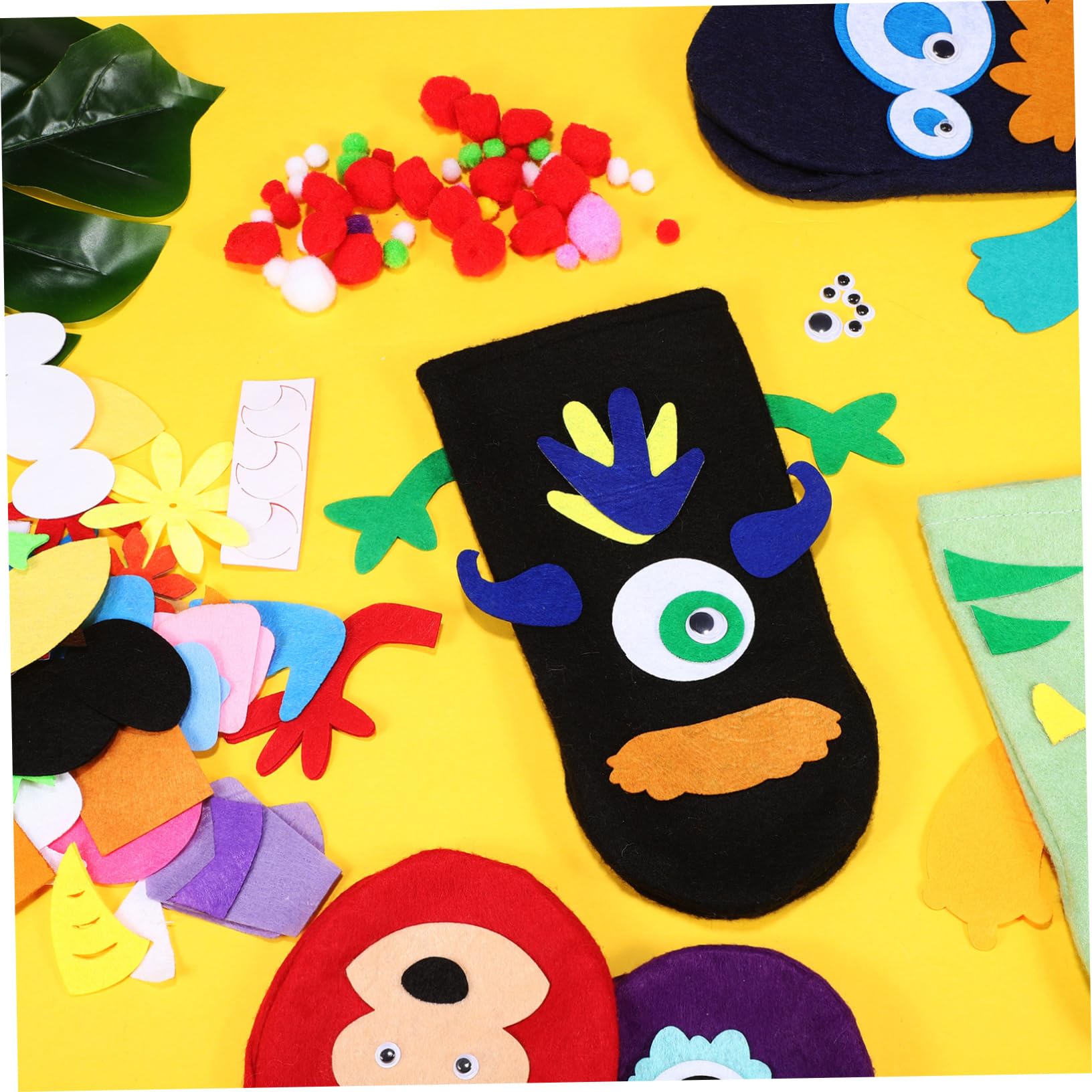 FUNOMOCYA Marionetas de Mano de Fieltro Diseño Vibrante y Confección Fina Kit Manualidades para Niñas Adecuado para Juegos de Rol y Fiestas Creativas