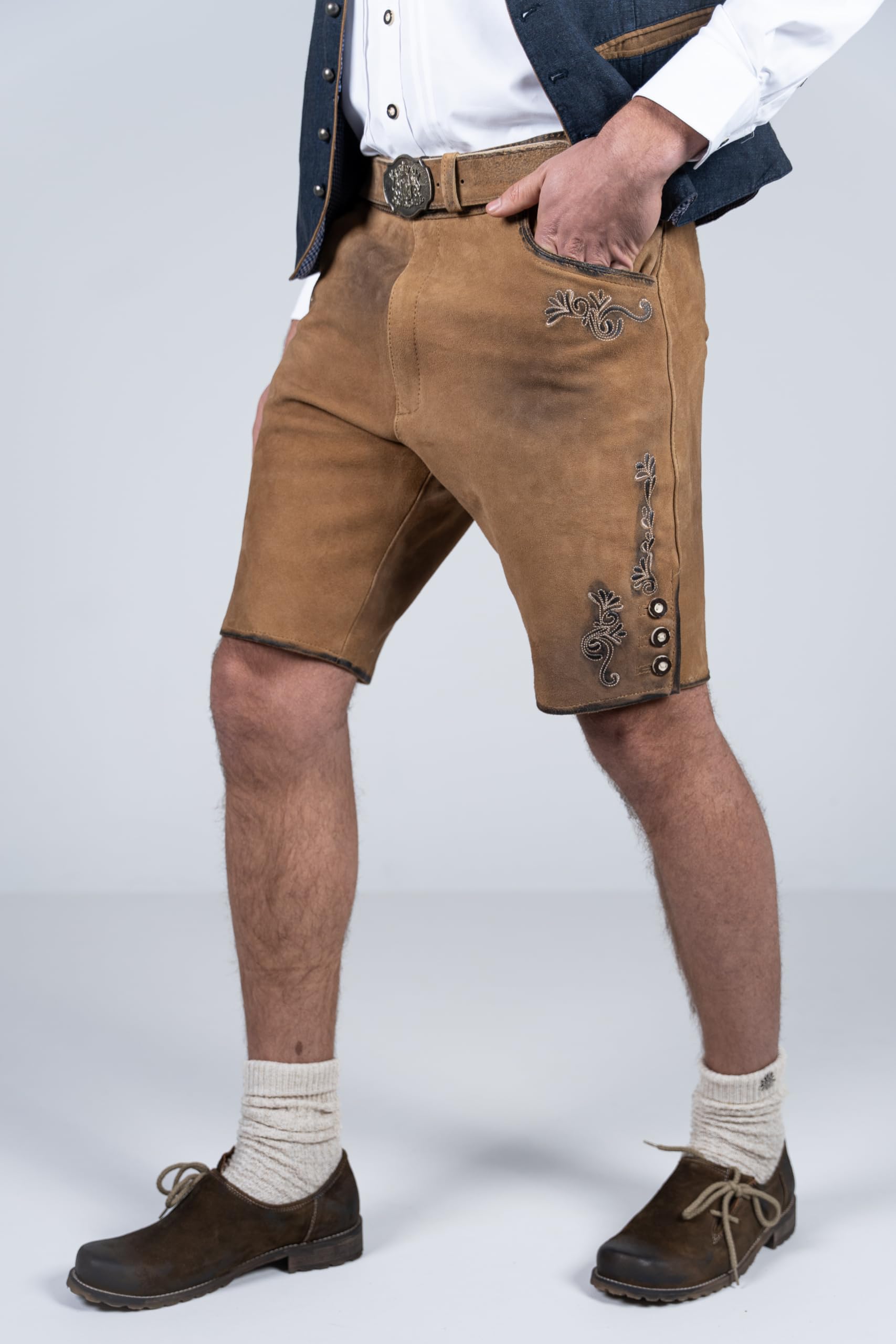 Bayerische Traditionelle Krachlederne Kurze Lederhose Linus aus weichem Ziegenleder inkl. Gürtel Gr. 46-64